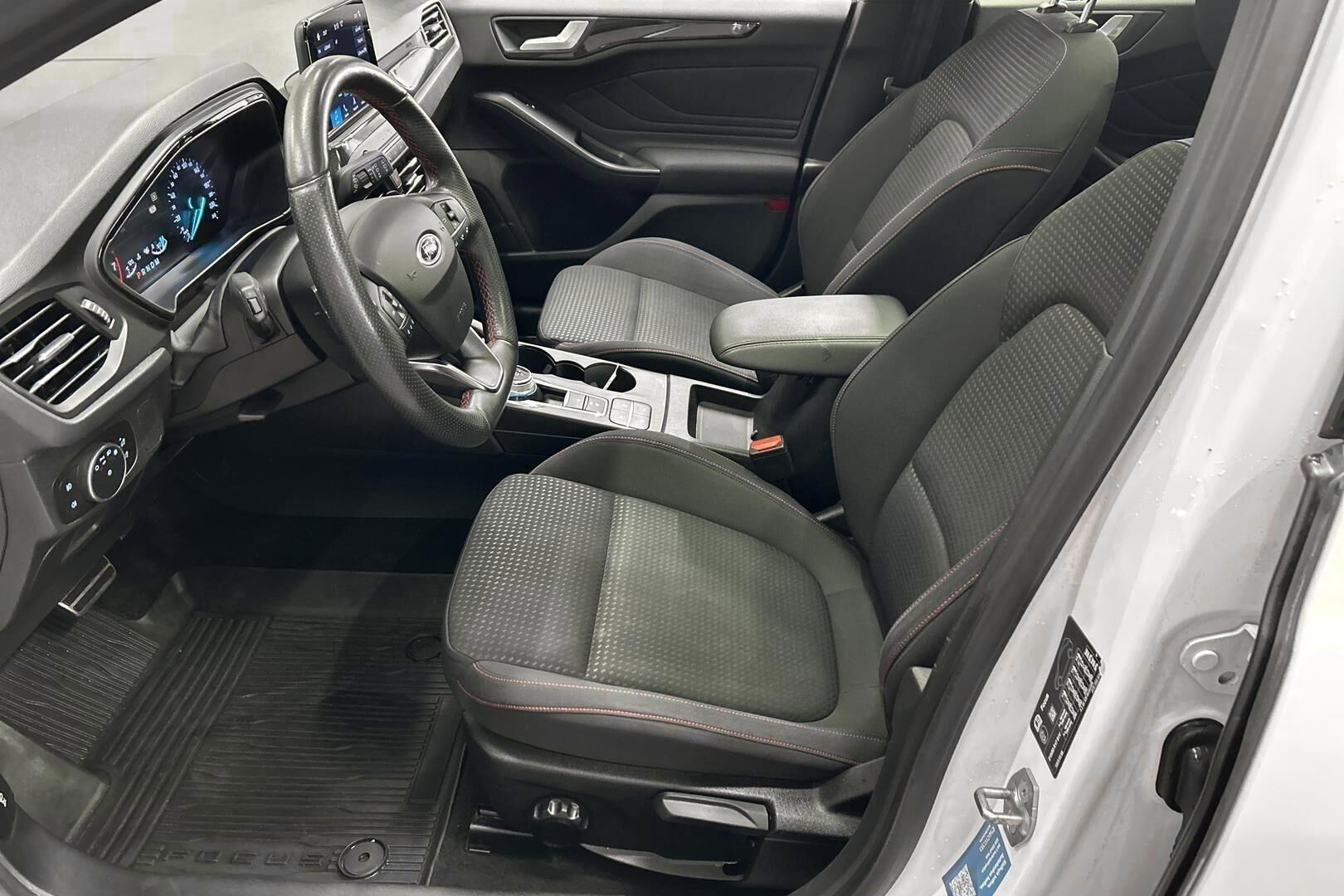 Ford Focus iso kuva 9