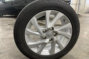 Toyota Auris esikatselu 13