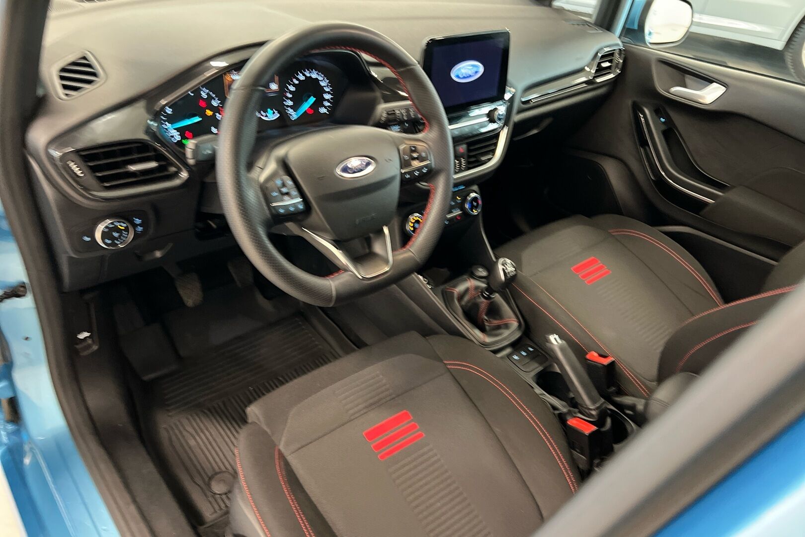 Ford Fiesta iso kuva 7