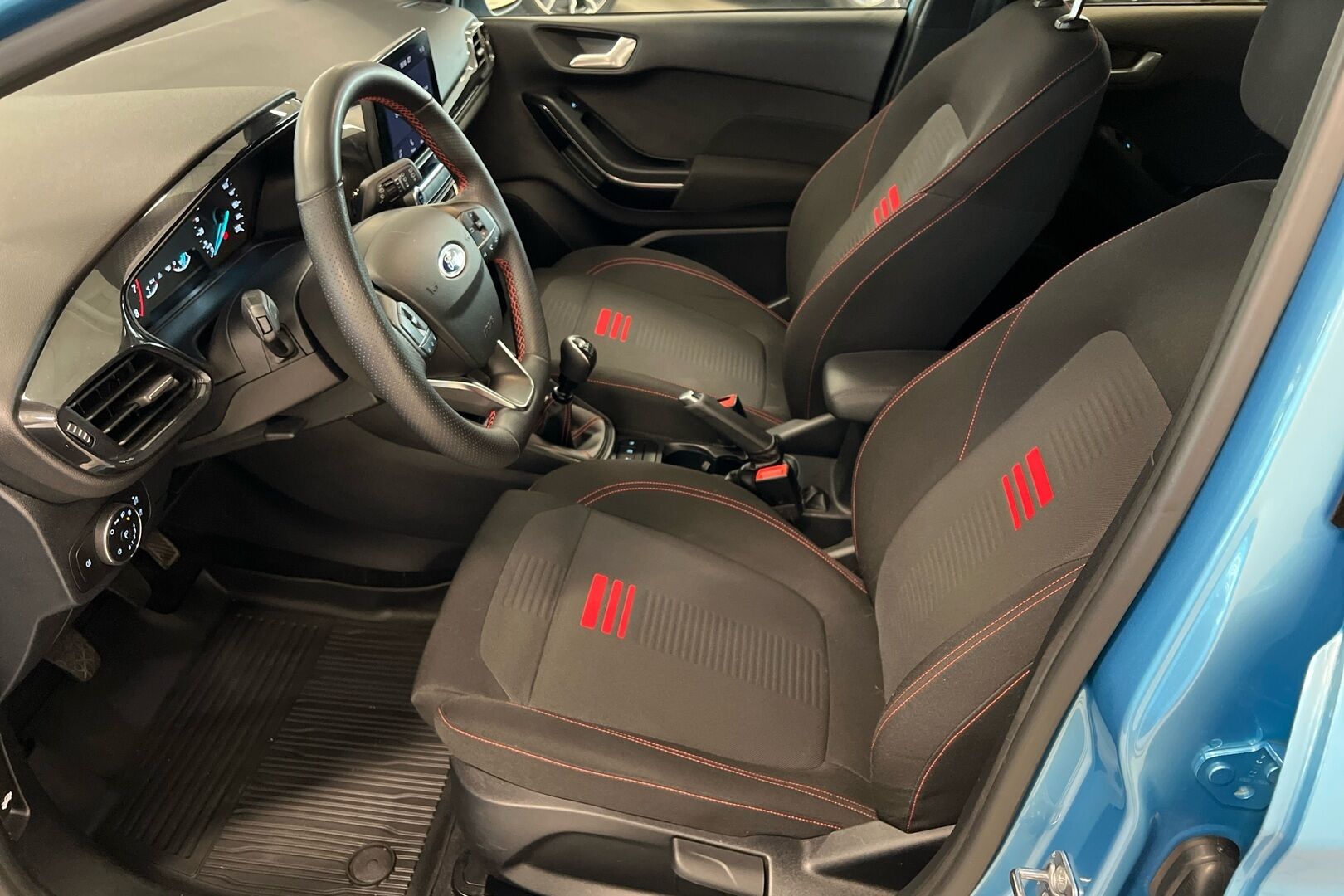 Ford Fiesta iso kuva 8