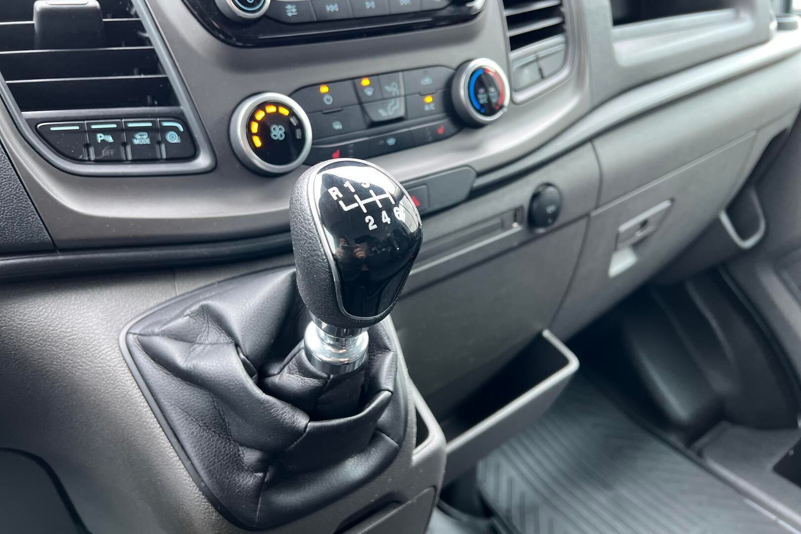 Ford Transit iso kuva 16