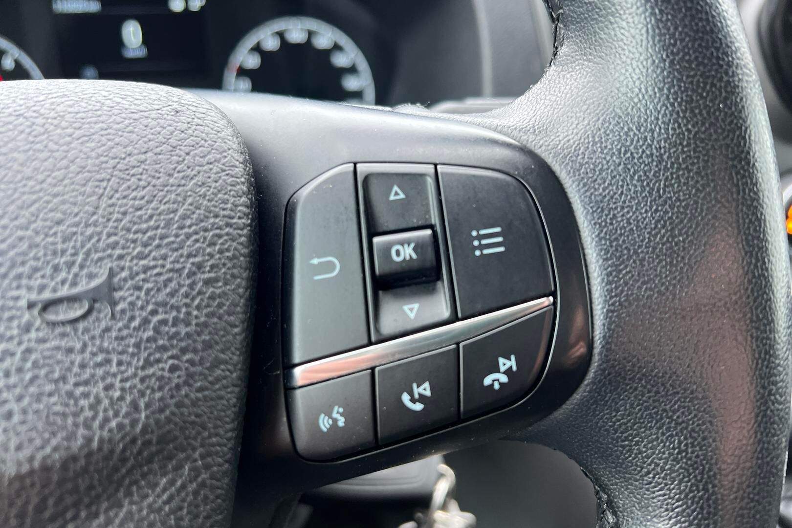 Ford Transit iso kuva 18