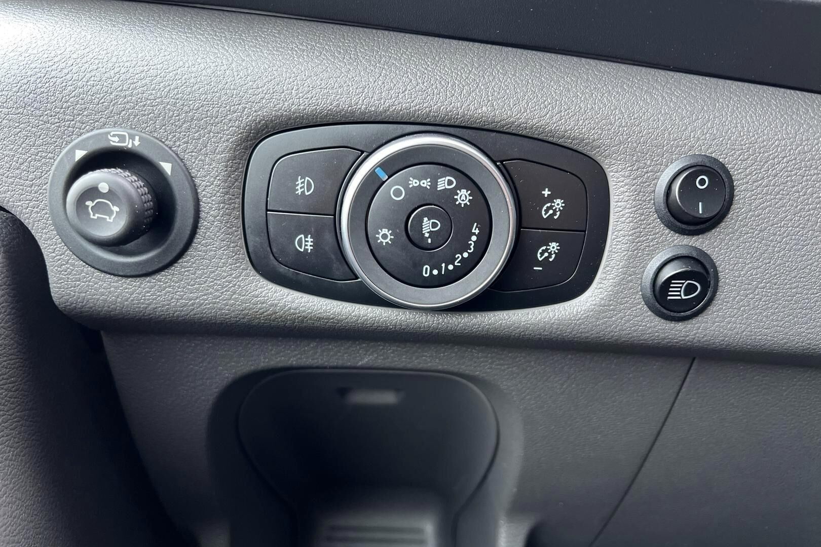 Ford Transit iso kuva 19