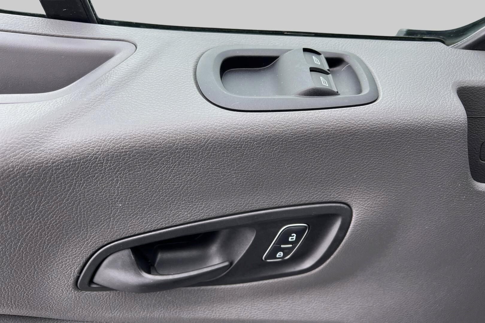 Ford Transit iso kuva 20