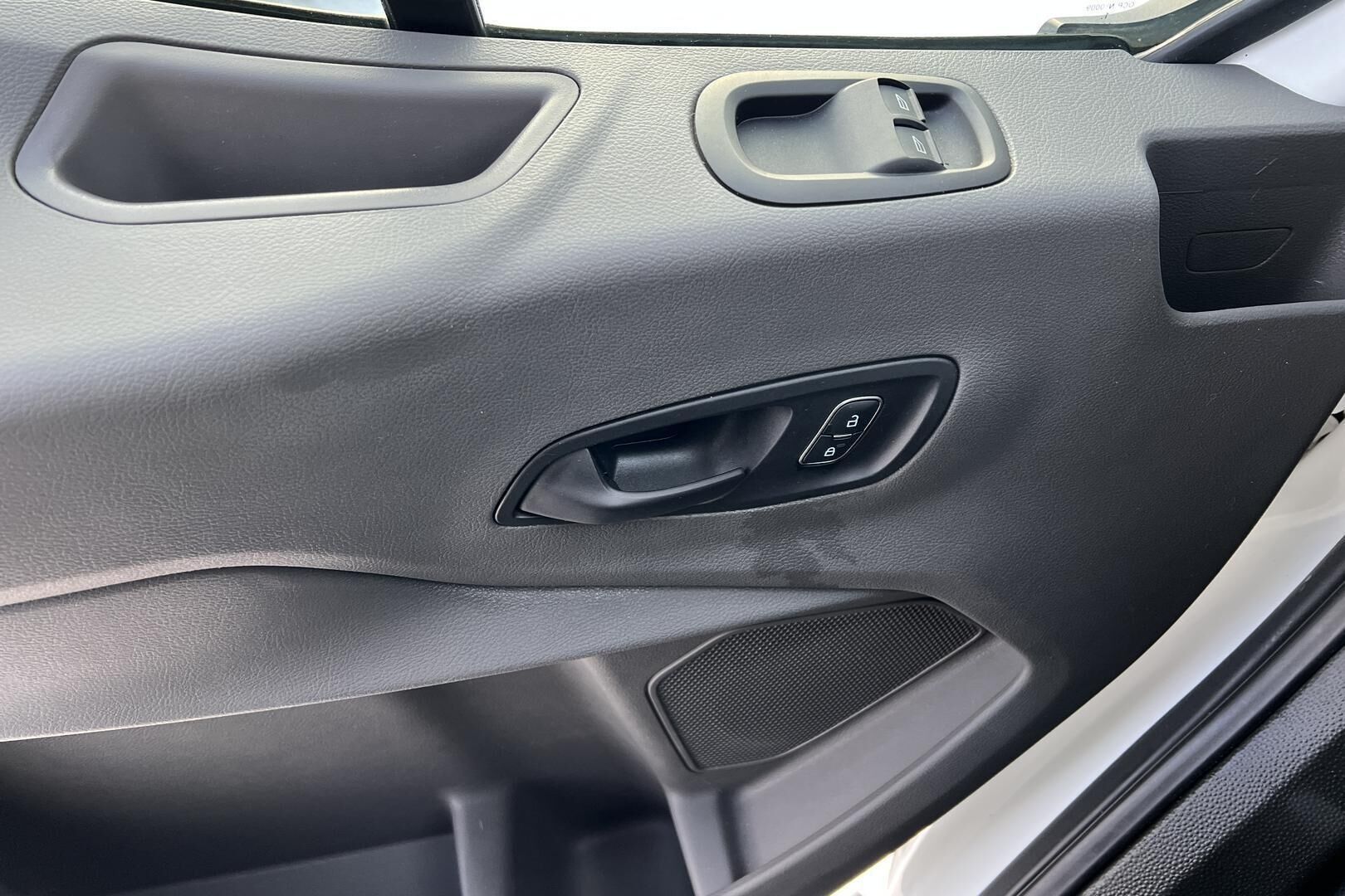 Ford Transit iso kuva 20