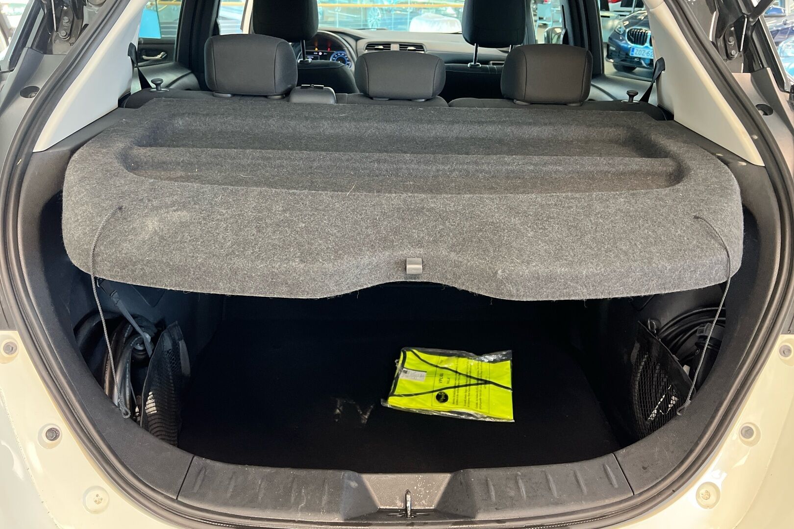 Nissan Leaf iso kuva 7