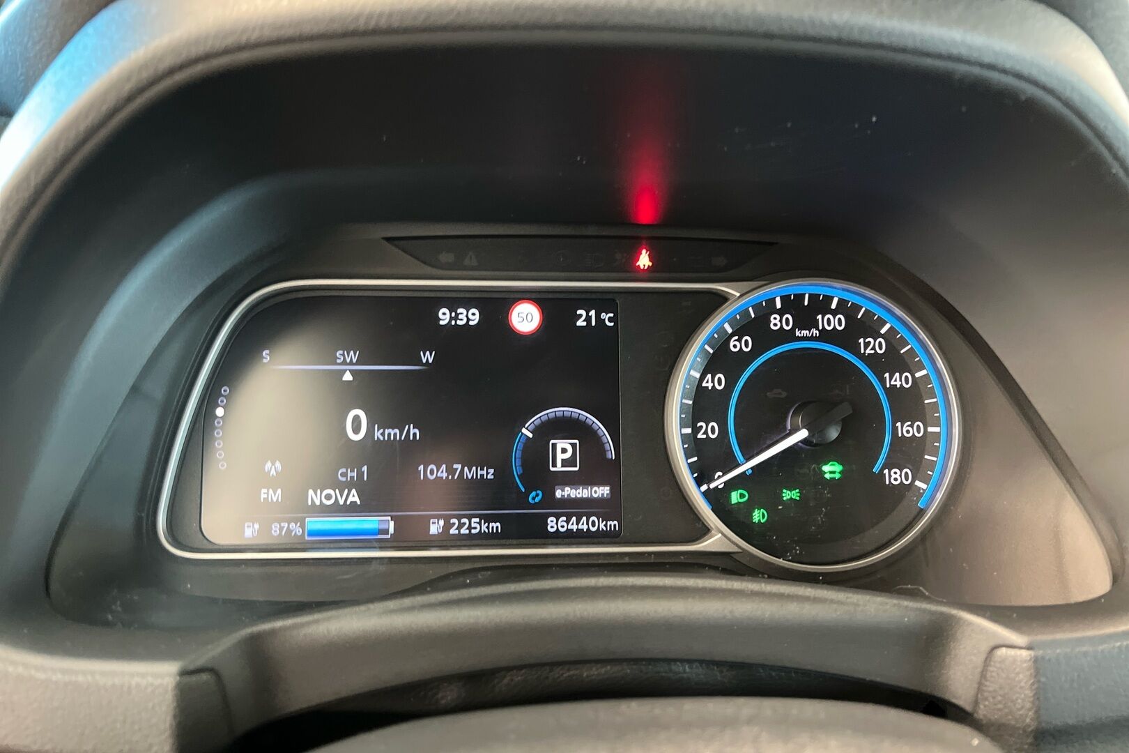 Nissan Leaf iso kuva 9