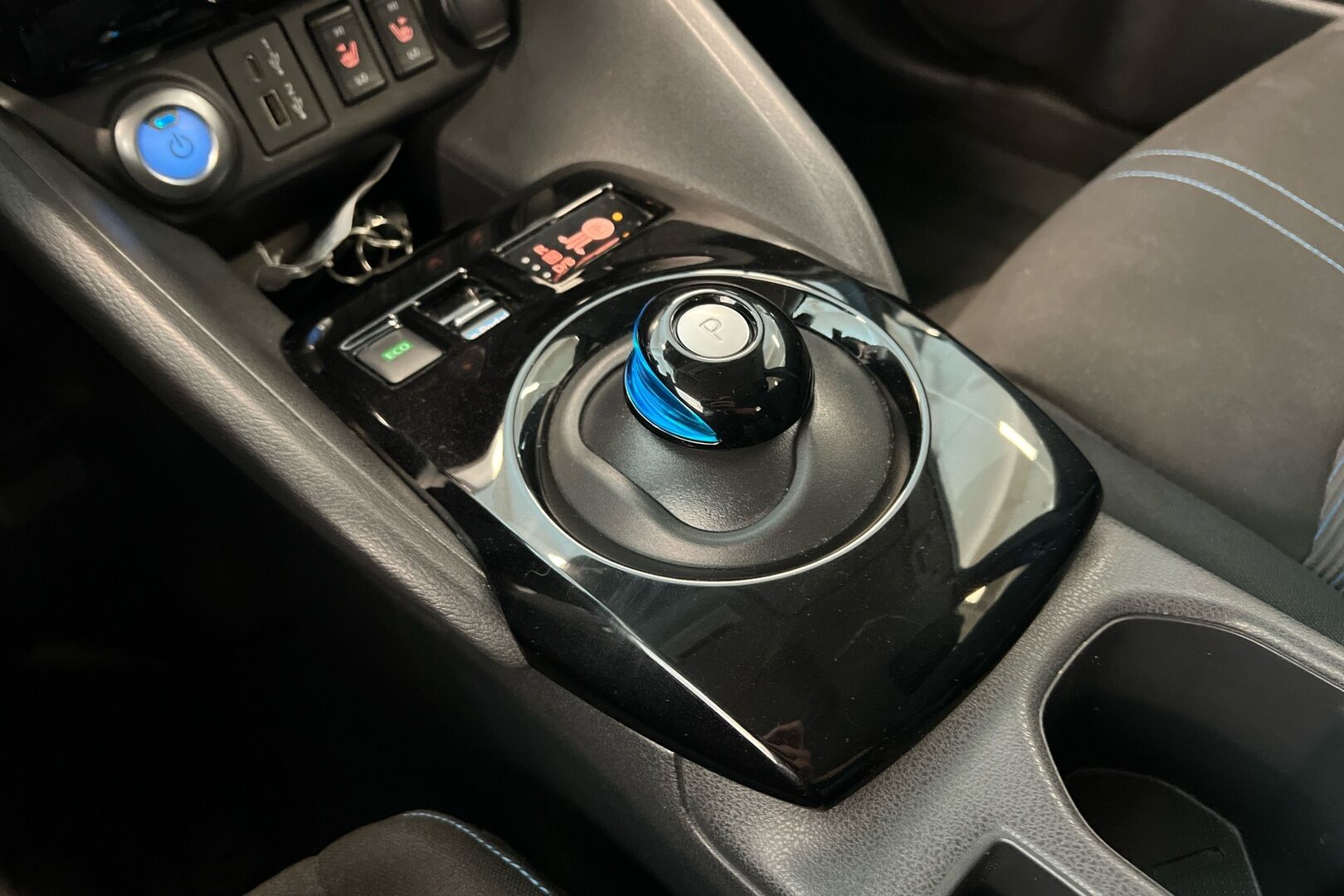 Nissan Leaf iso kuva 12