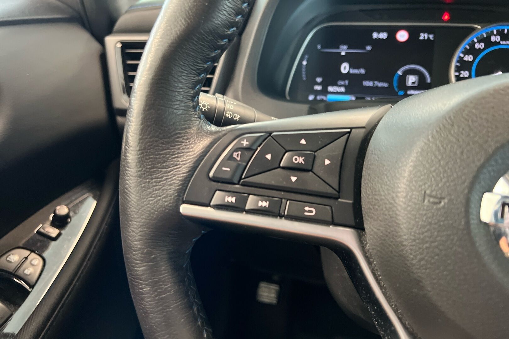 Nissan Leaf iso kuva 14