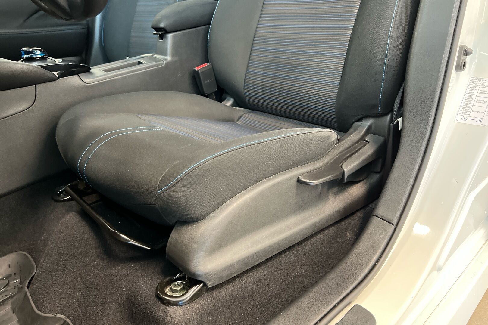 Nissan Leaf iso kuva 17