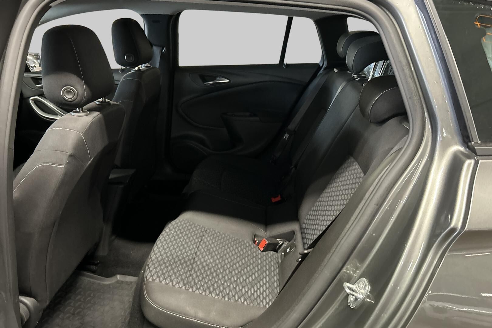 Opel Astra iso kuva 10