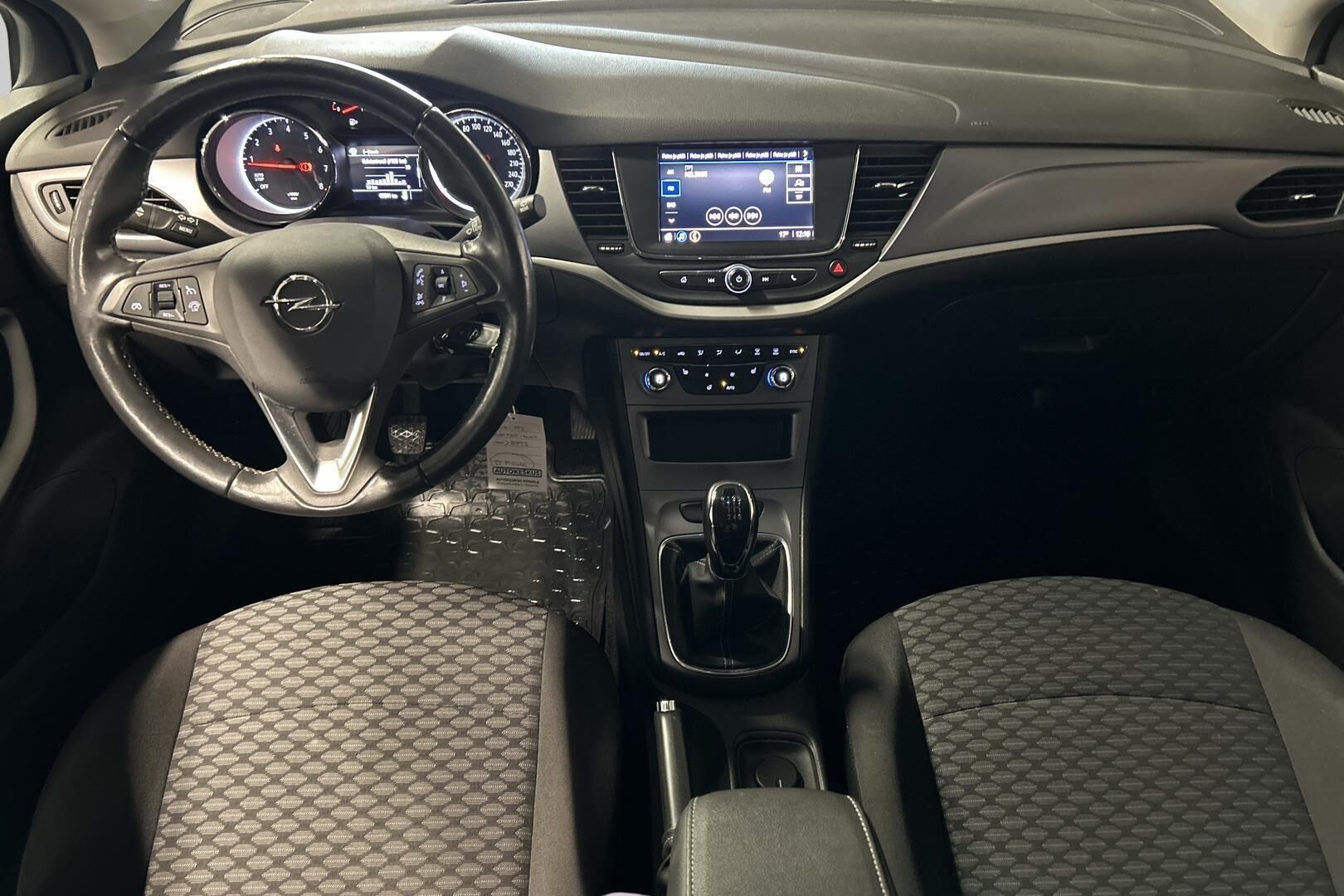 Opel Astra iso kuva 11