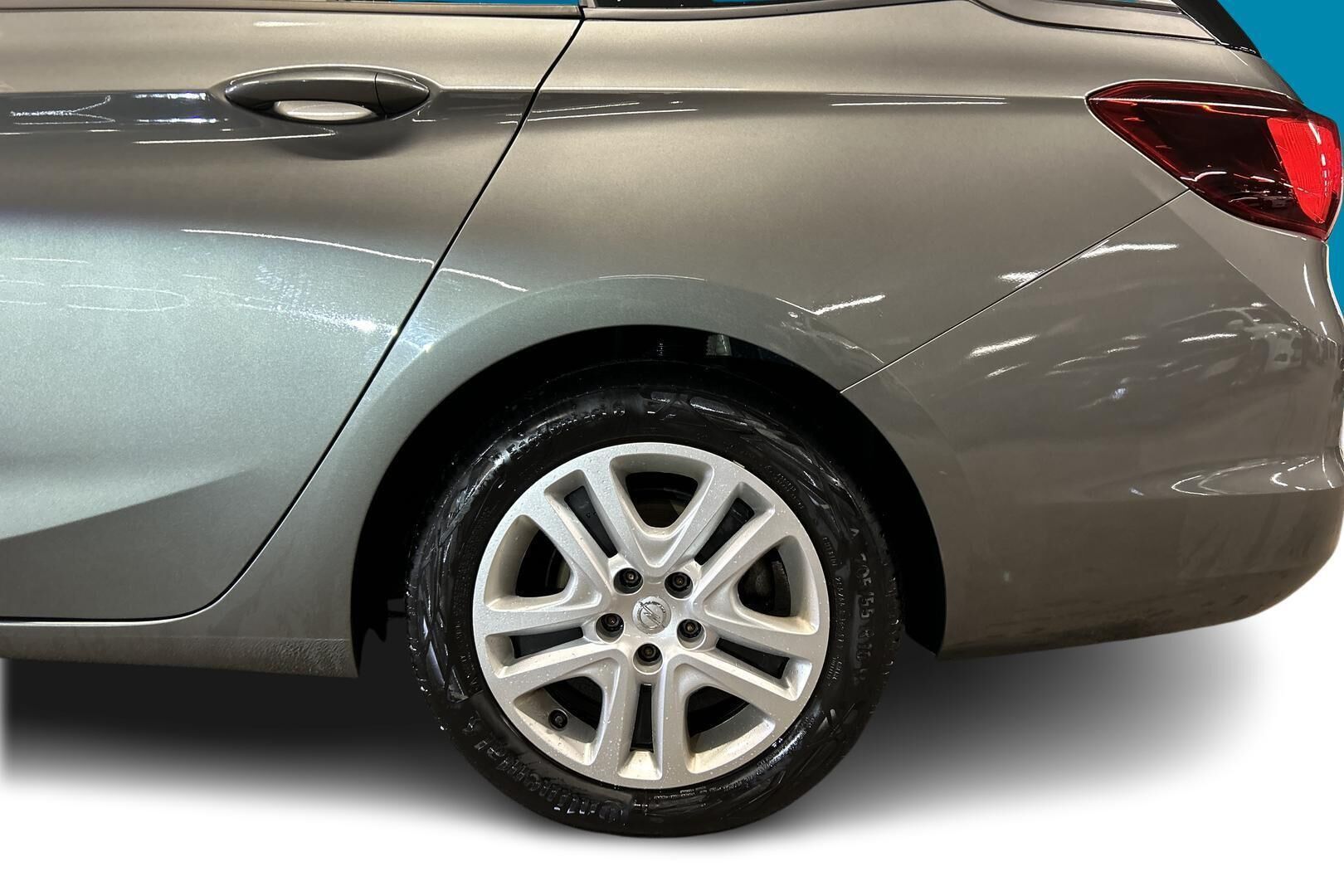 Opel Astra iso kuva 13
