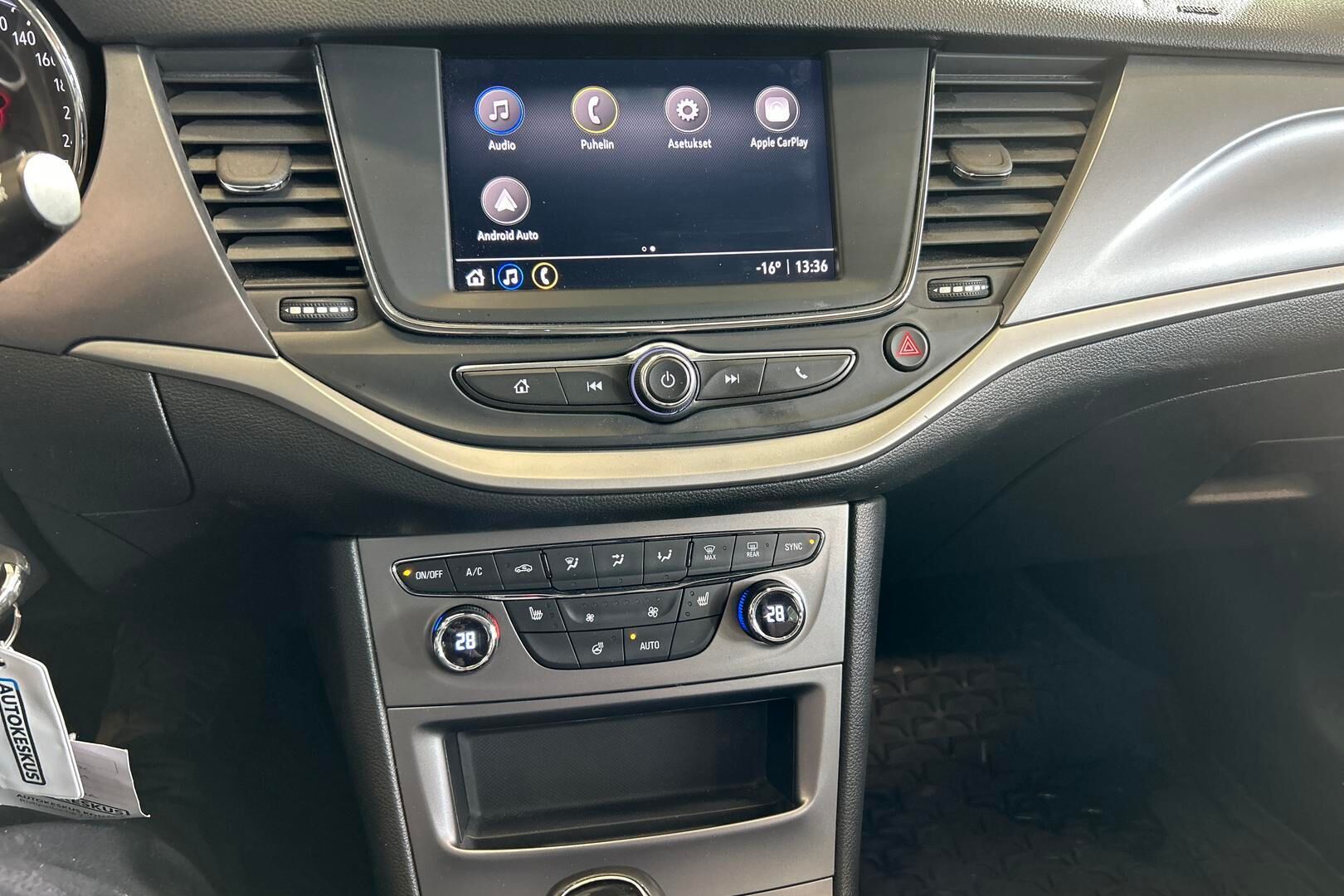 Opel Astra iso kuva 17