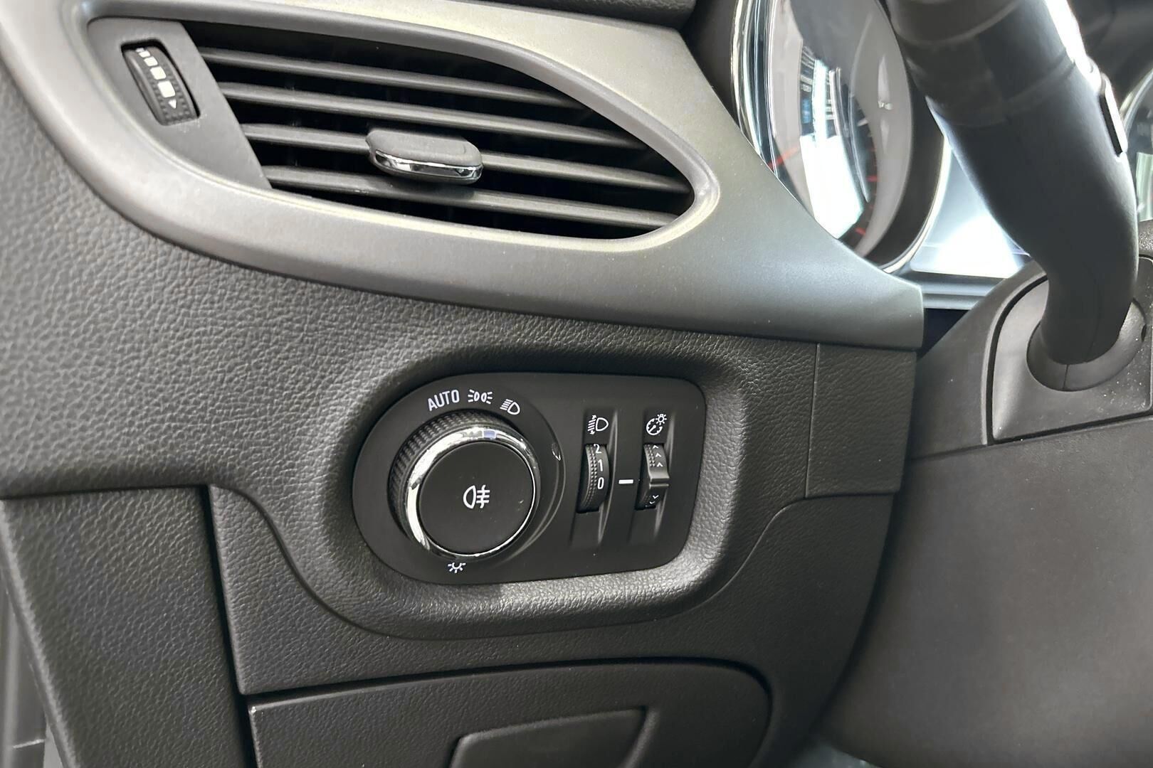 Opel Astra iso kuva 20