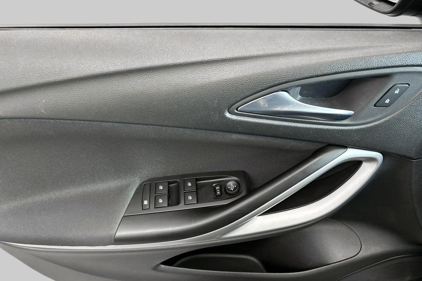 Opel Astra iso kuva 21