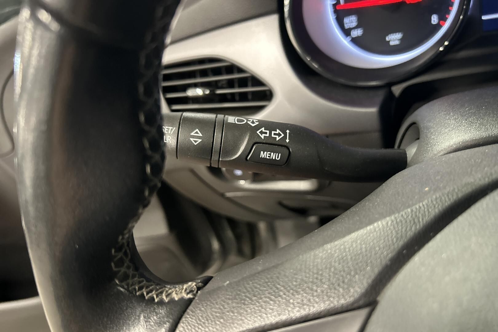Opel Astra iso kuva 23