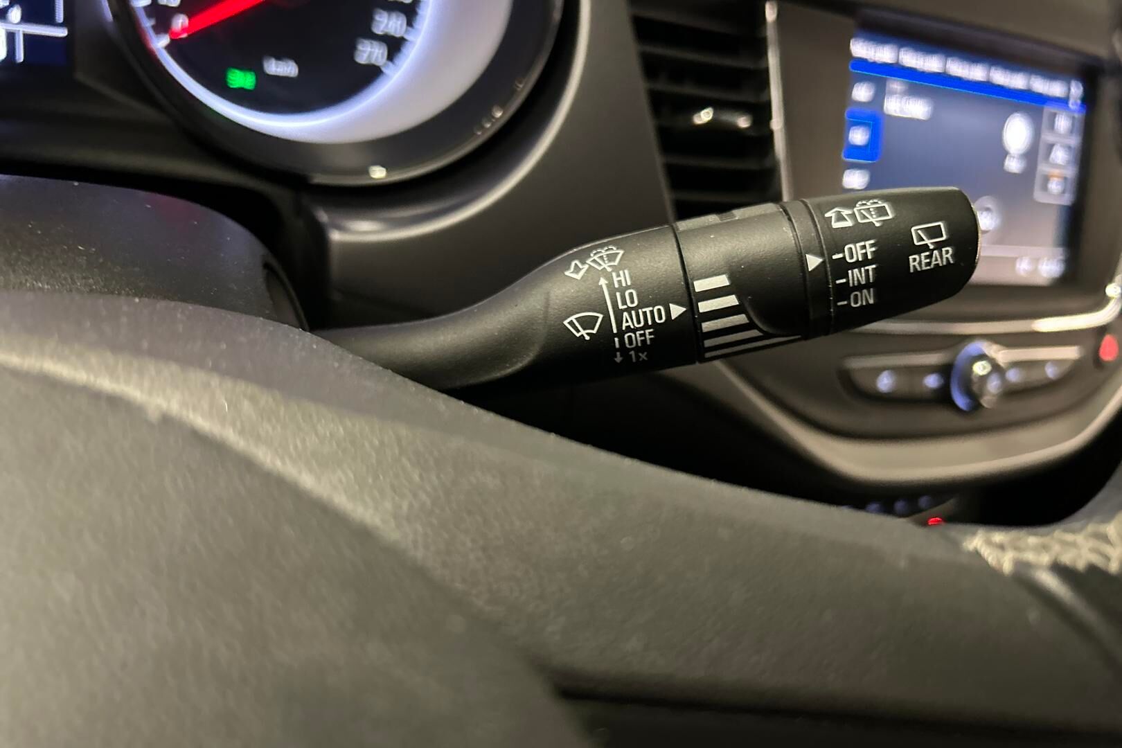 Opel Astra iso kuva 24