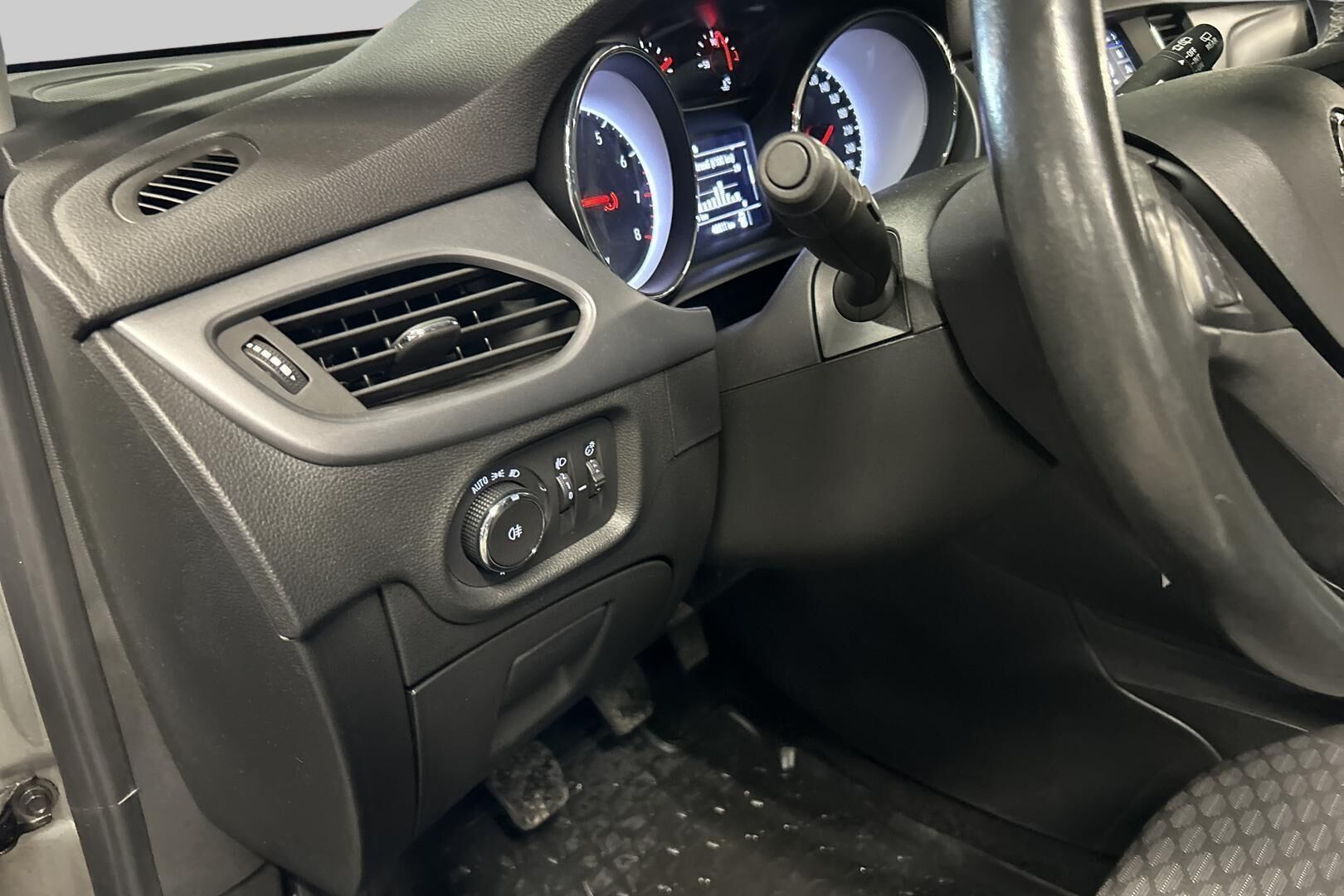 Opel Astra iso kuva 25