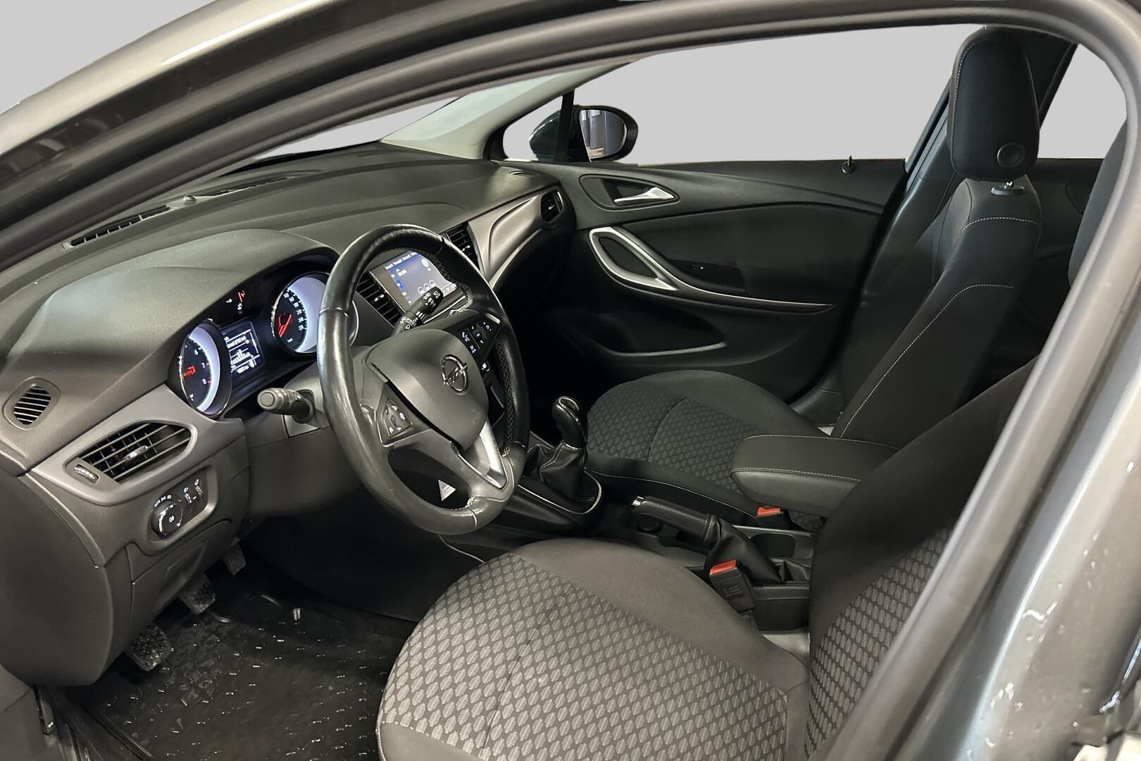 Opel Astra iso kuva 9