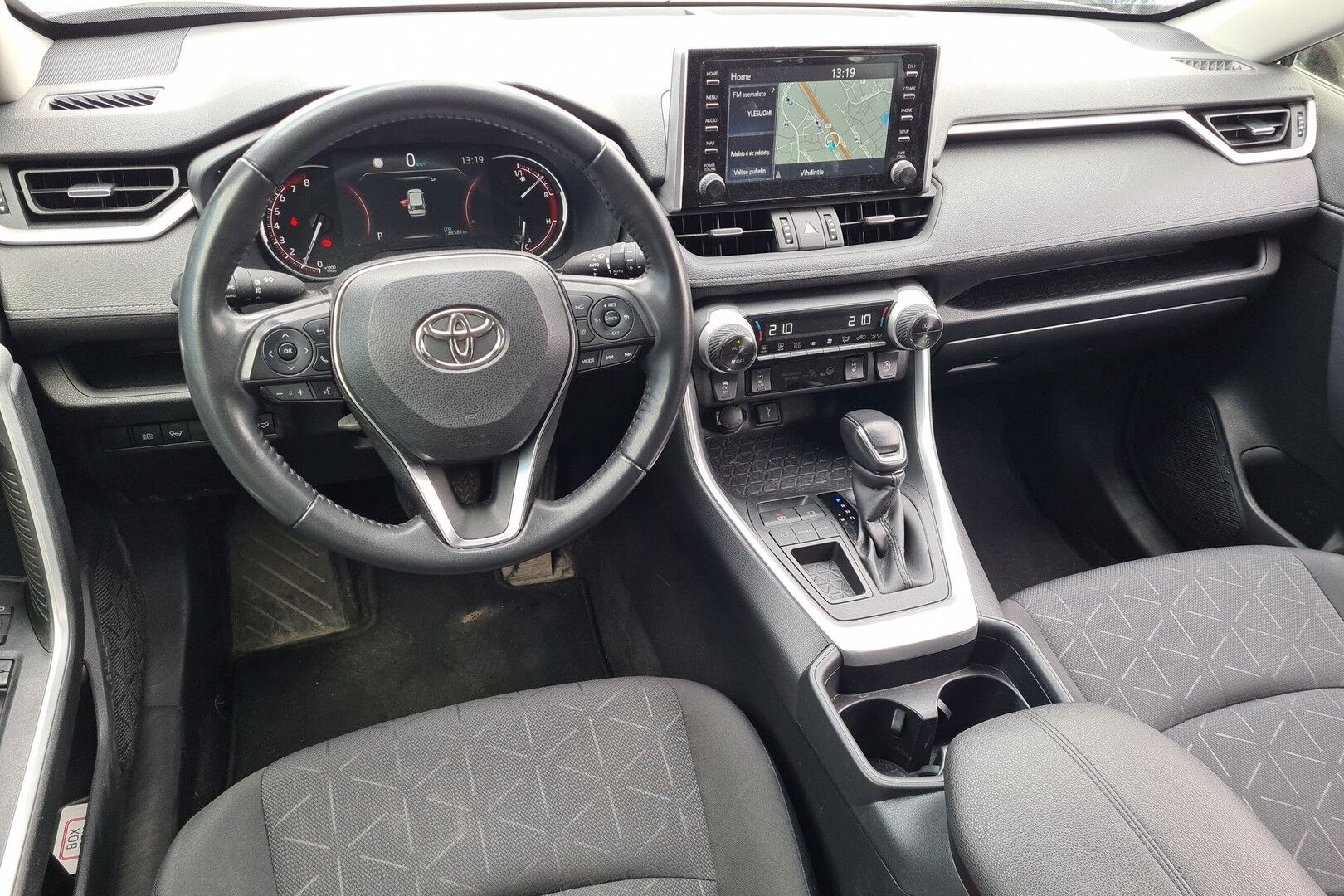 Toyota RAV4 iso kuva 1