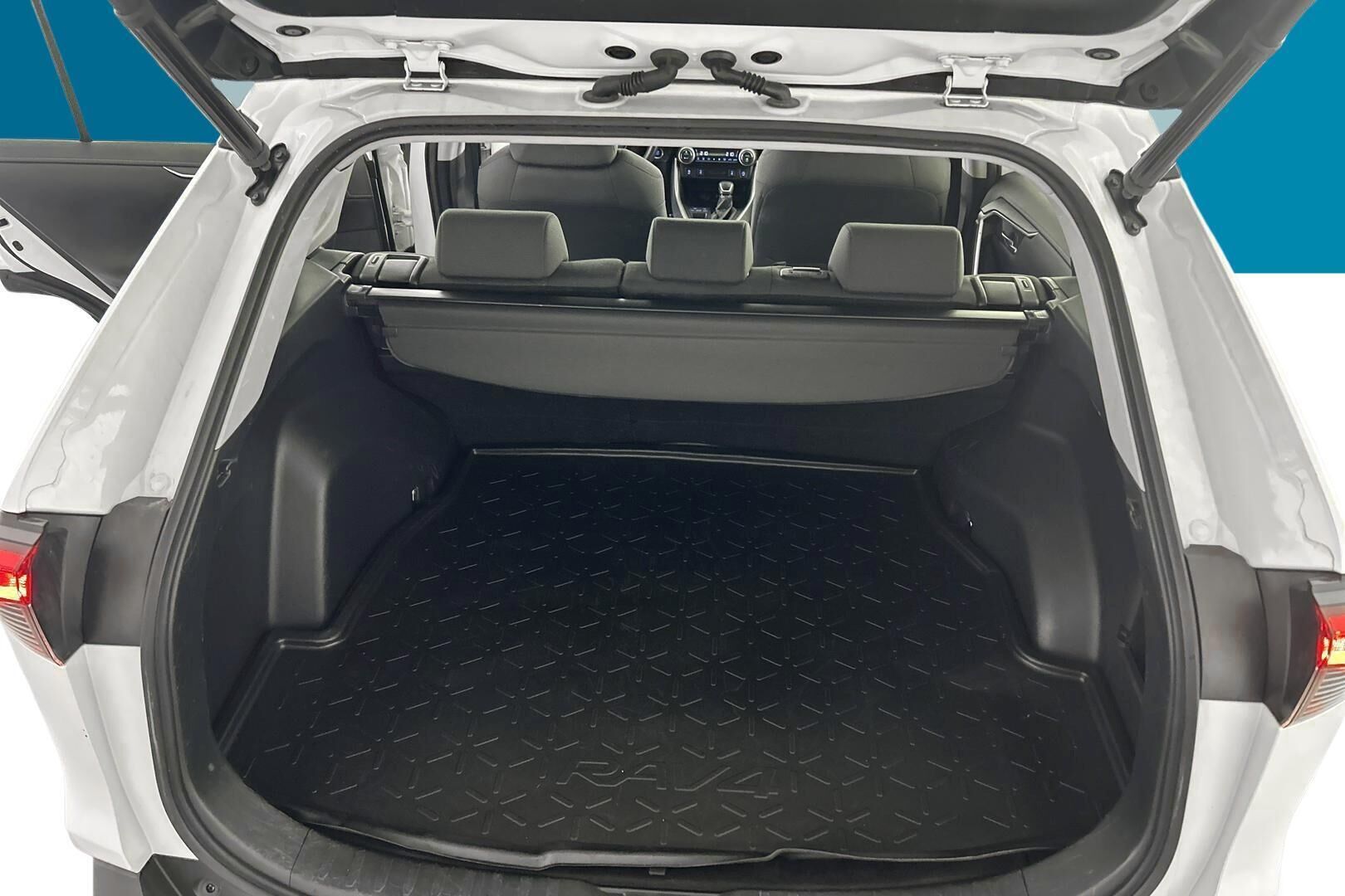 Toyota RAV4 iso kuva 11