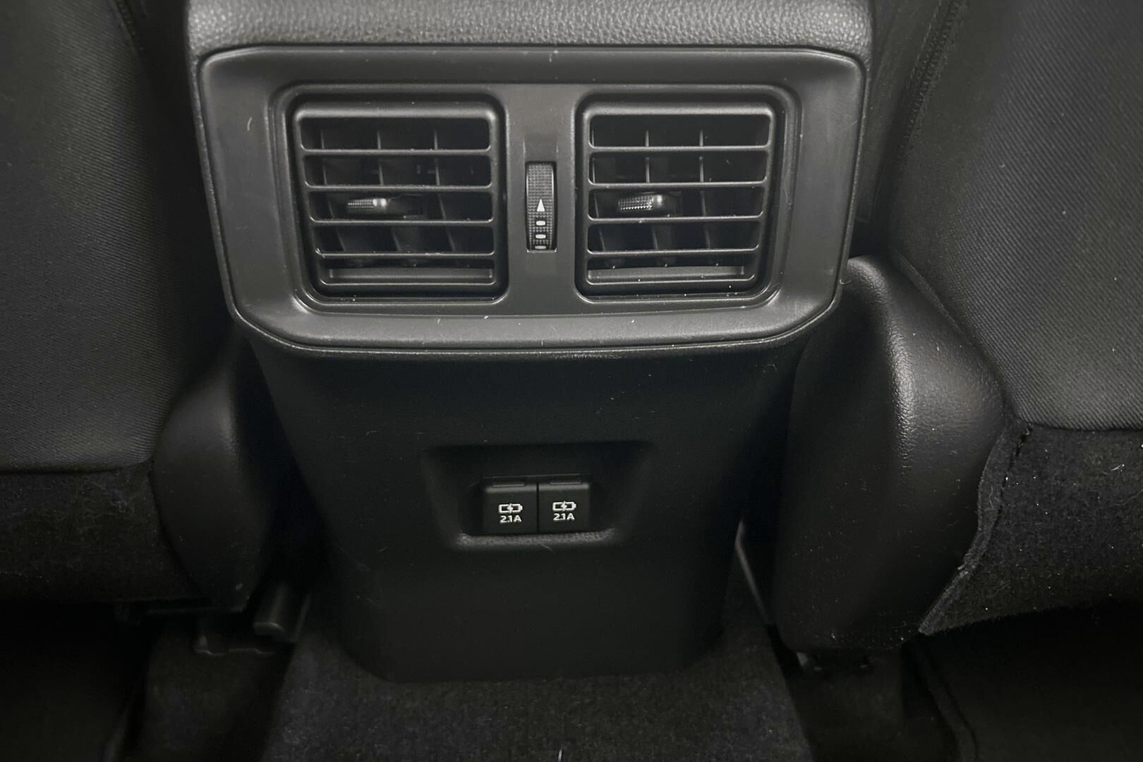 Toyota RAV4 iso kuva 13
