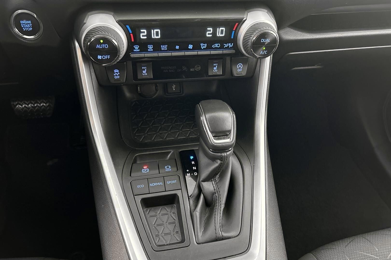 Toyota RAV4 iso kuva 17