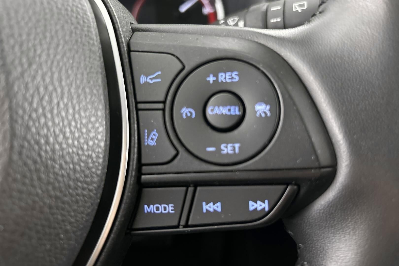 Toyota RAV4 iso kuva 19