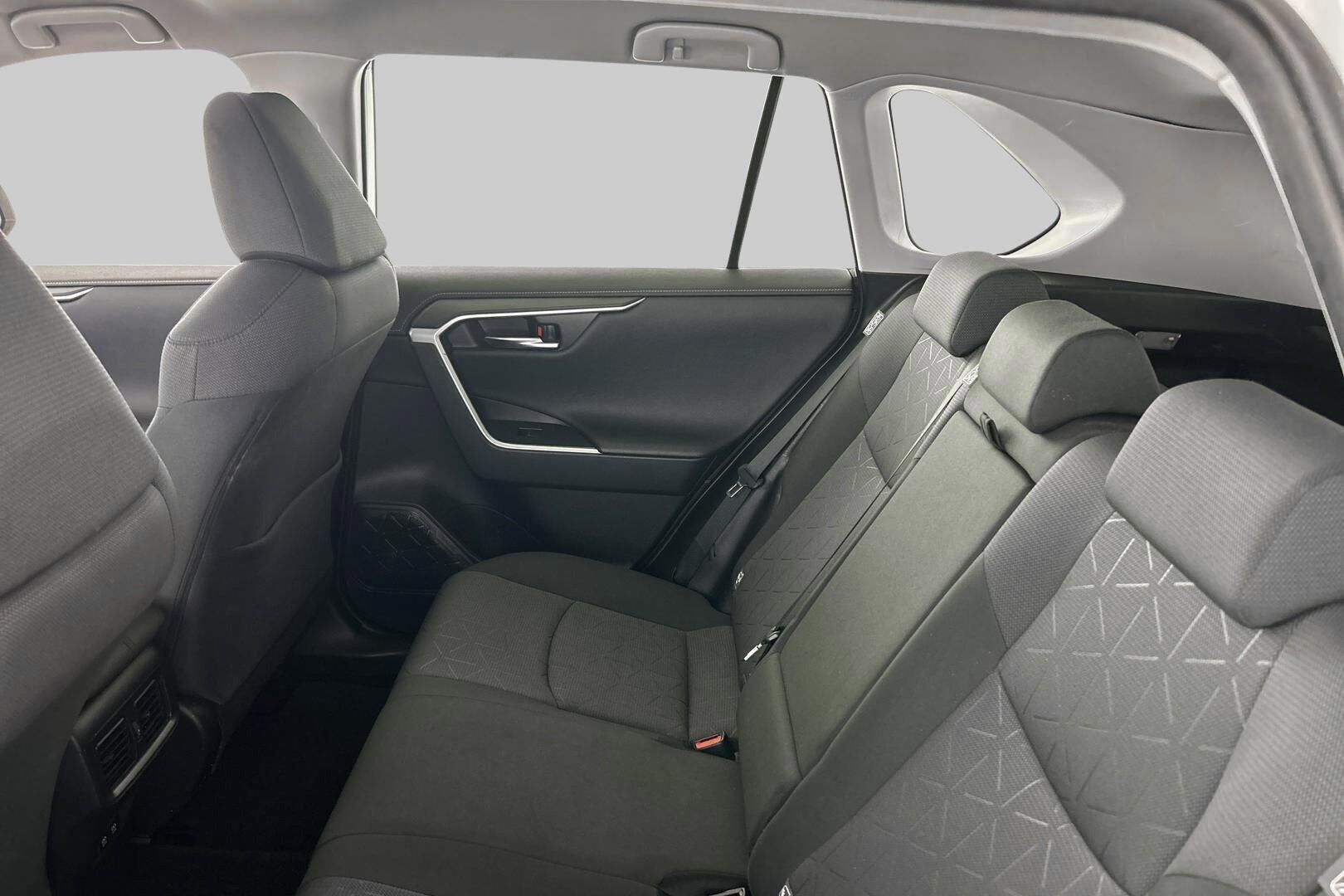 Toyota RAV4 iso kuva 9
