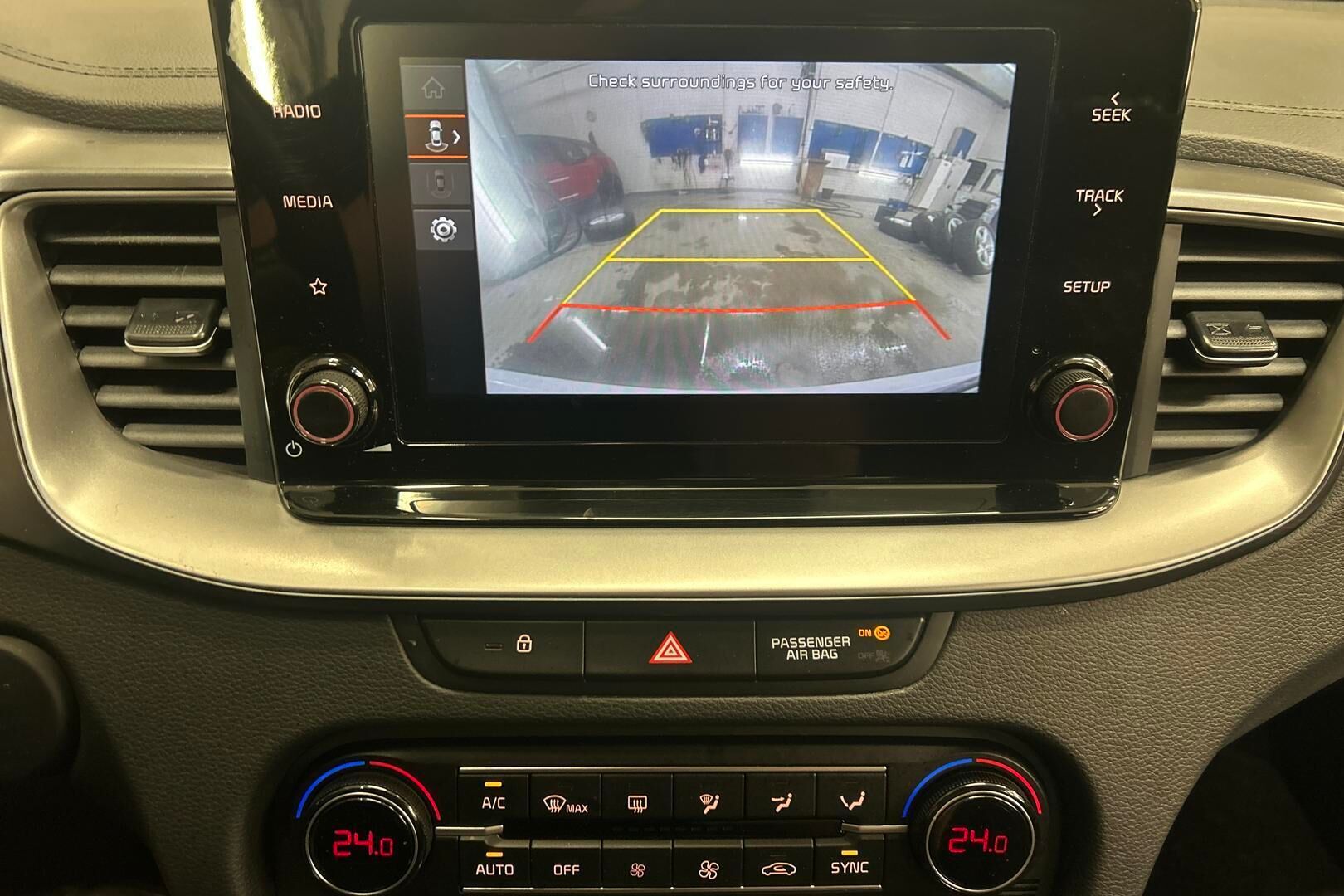 Kia Ceed iso kuva 10