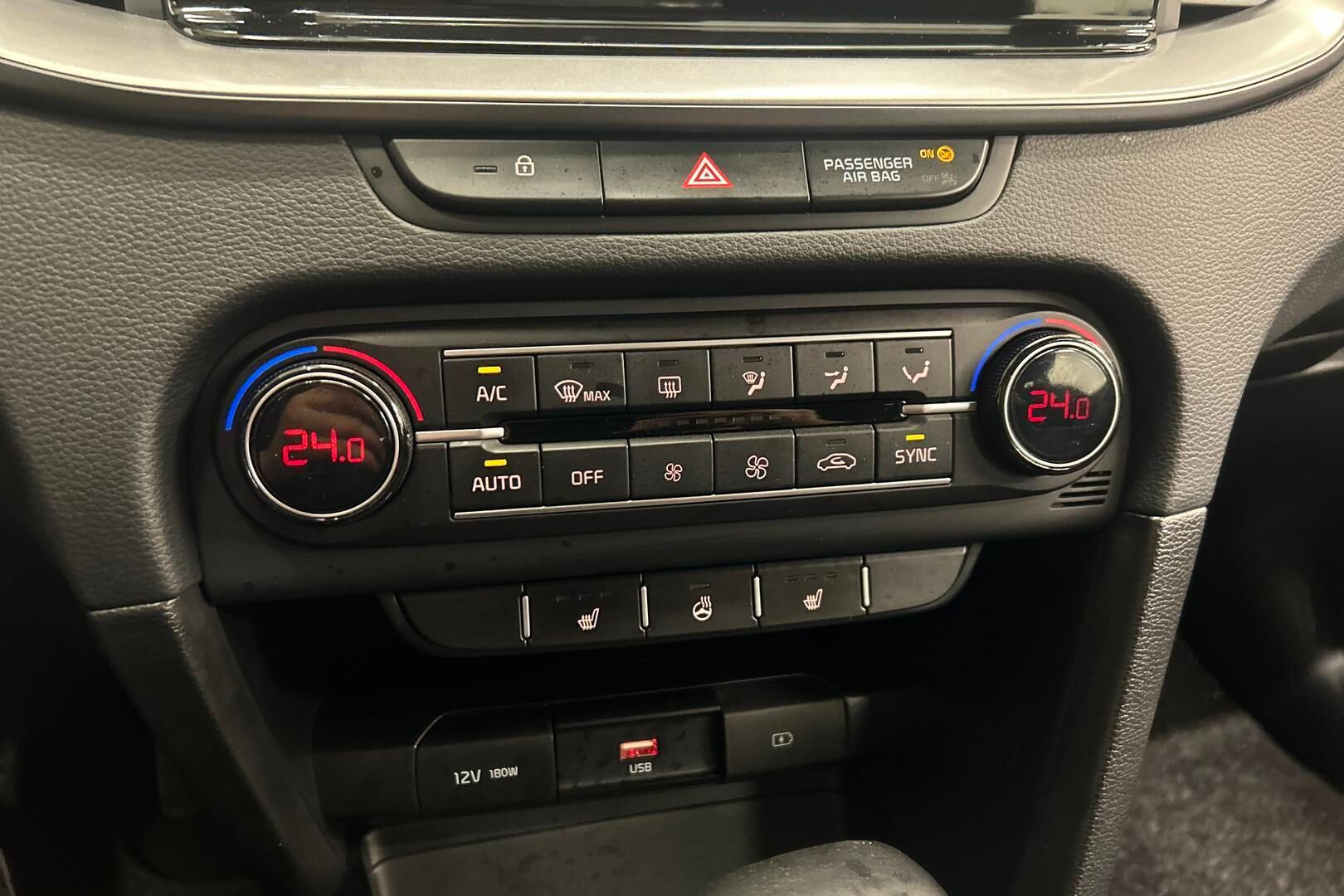 Kia Ceed iso kuva 11