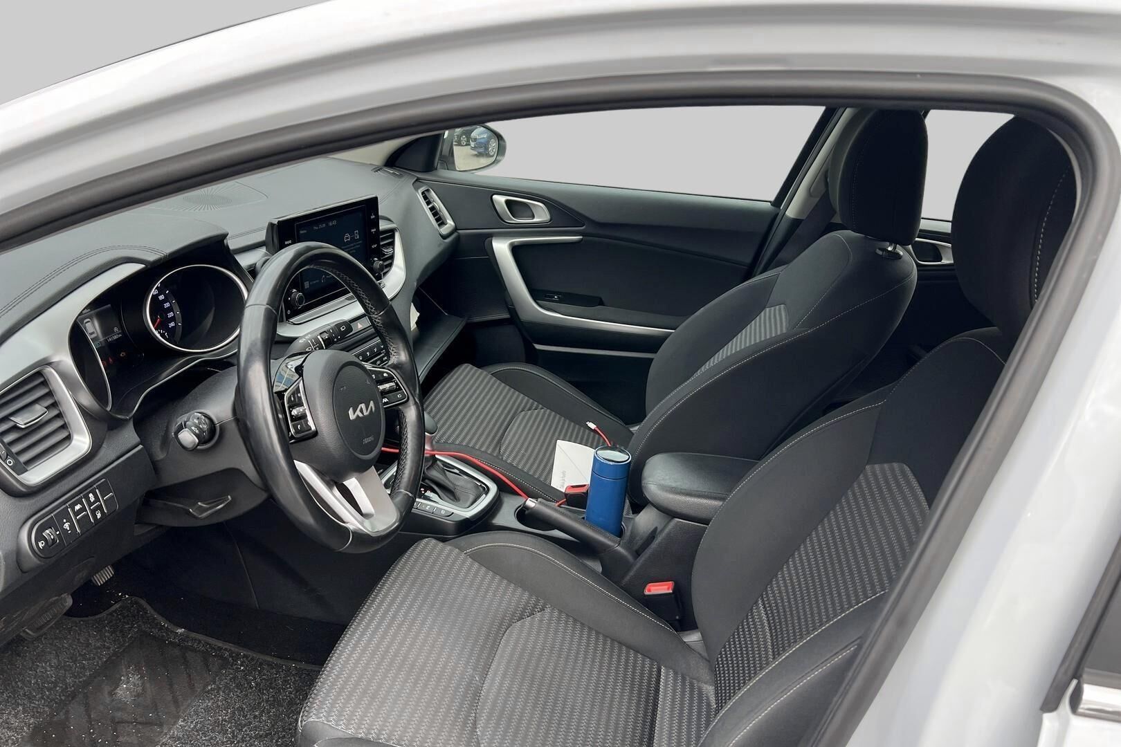 Kia Ceed iso kuva 2