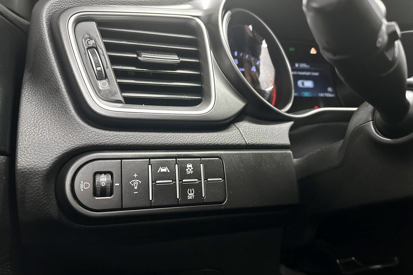 Kia Ceed iso kuva 13