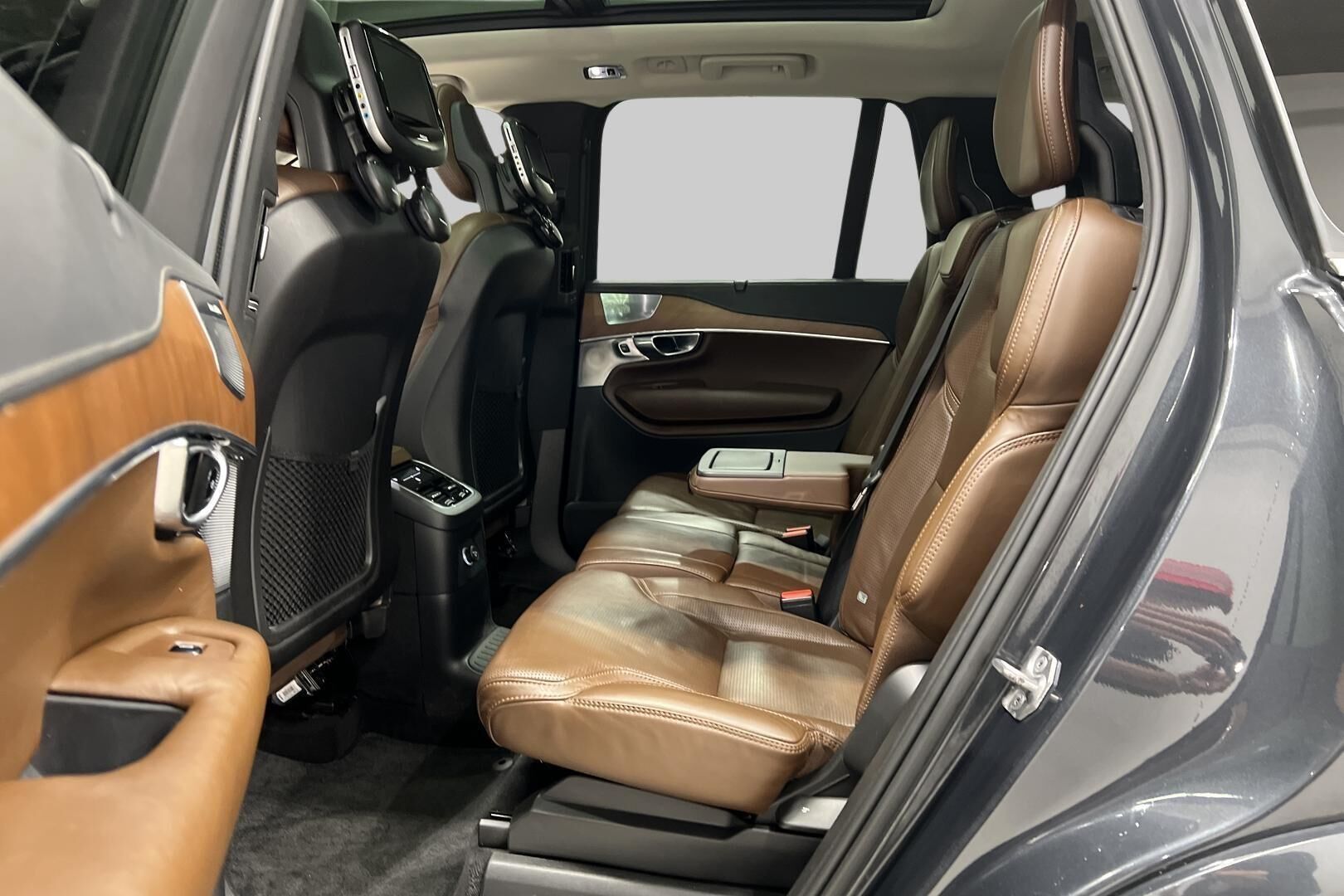 Volvo XC90 iso kuva 10
