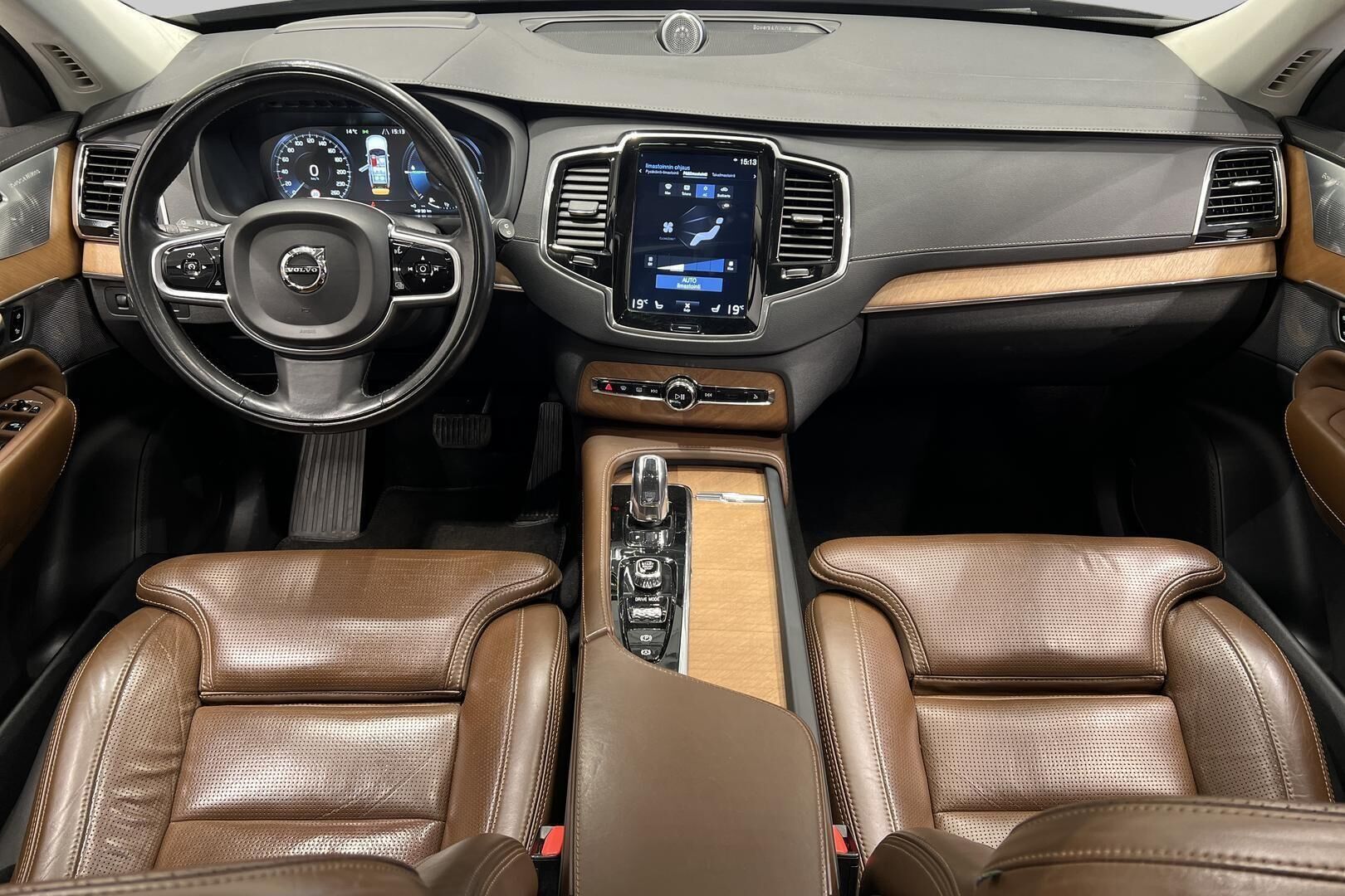 Volvo XC90 iso kuva 11