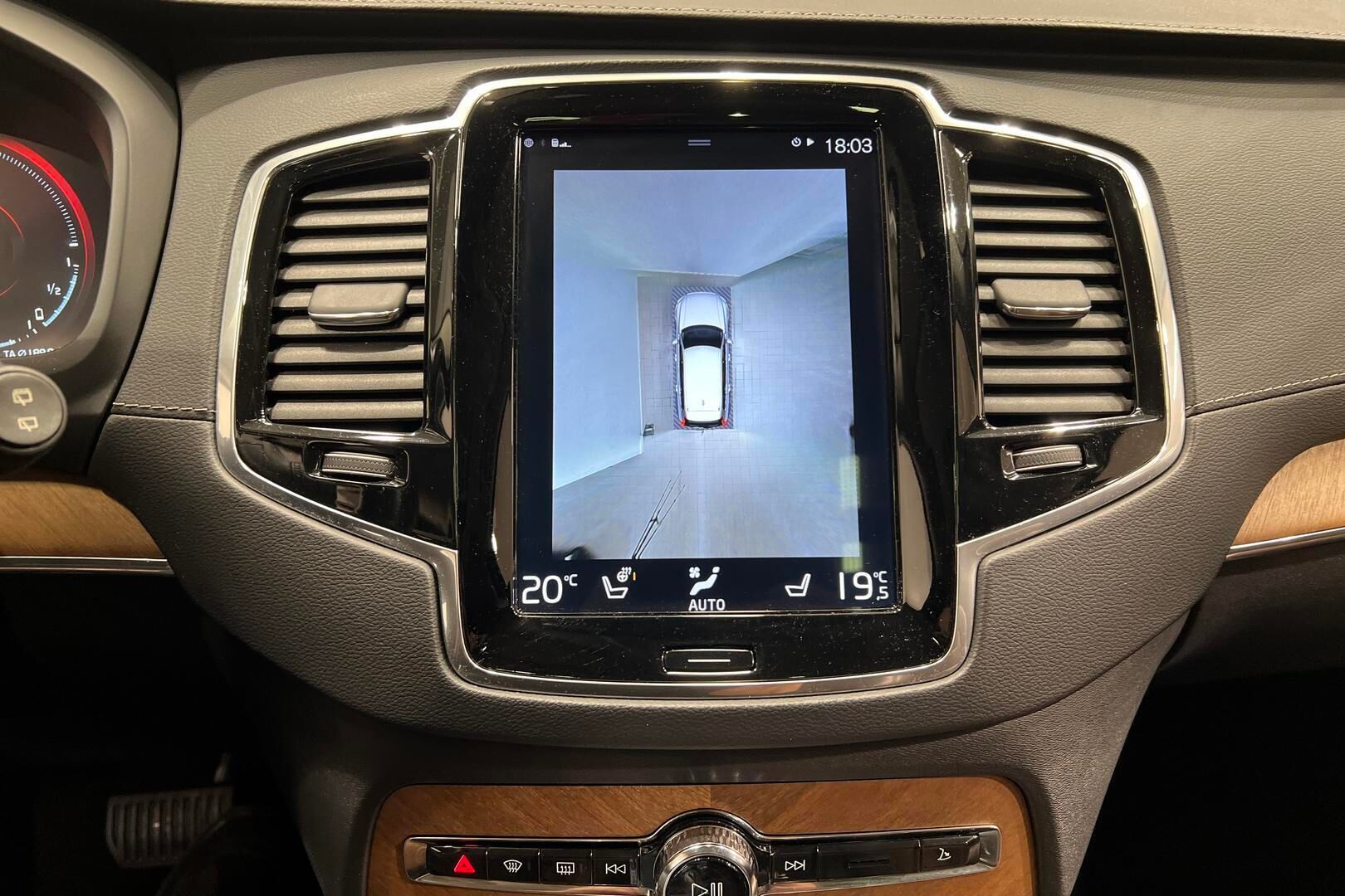 Volvo XC90 iso kuva 15