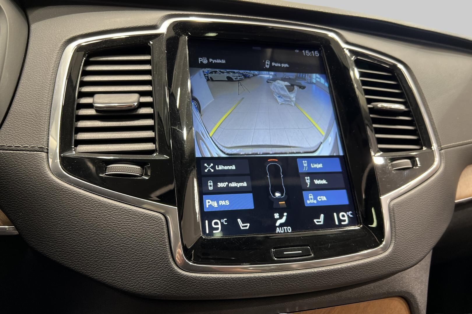 Volvo XC90 iso kuva 15
