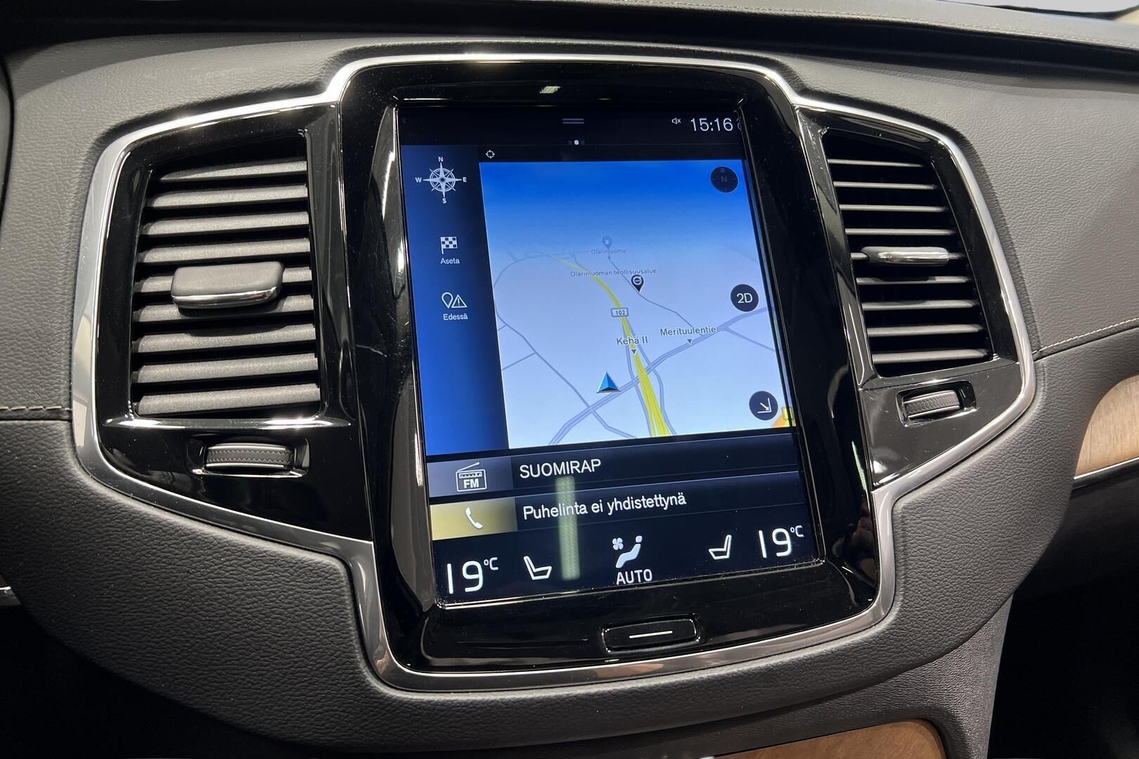 Volvo XC90 iso kuva 16