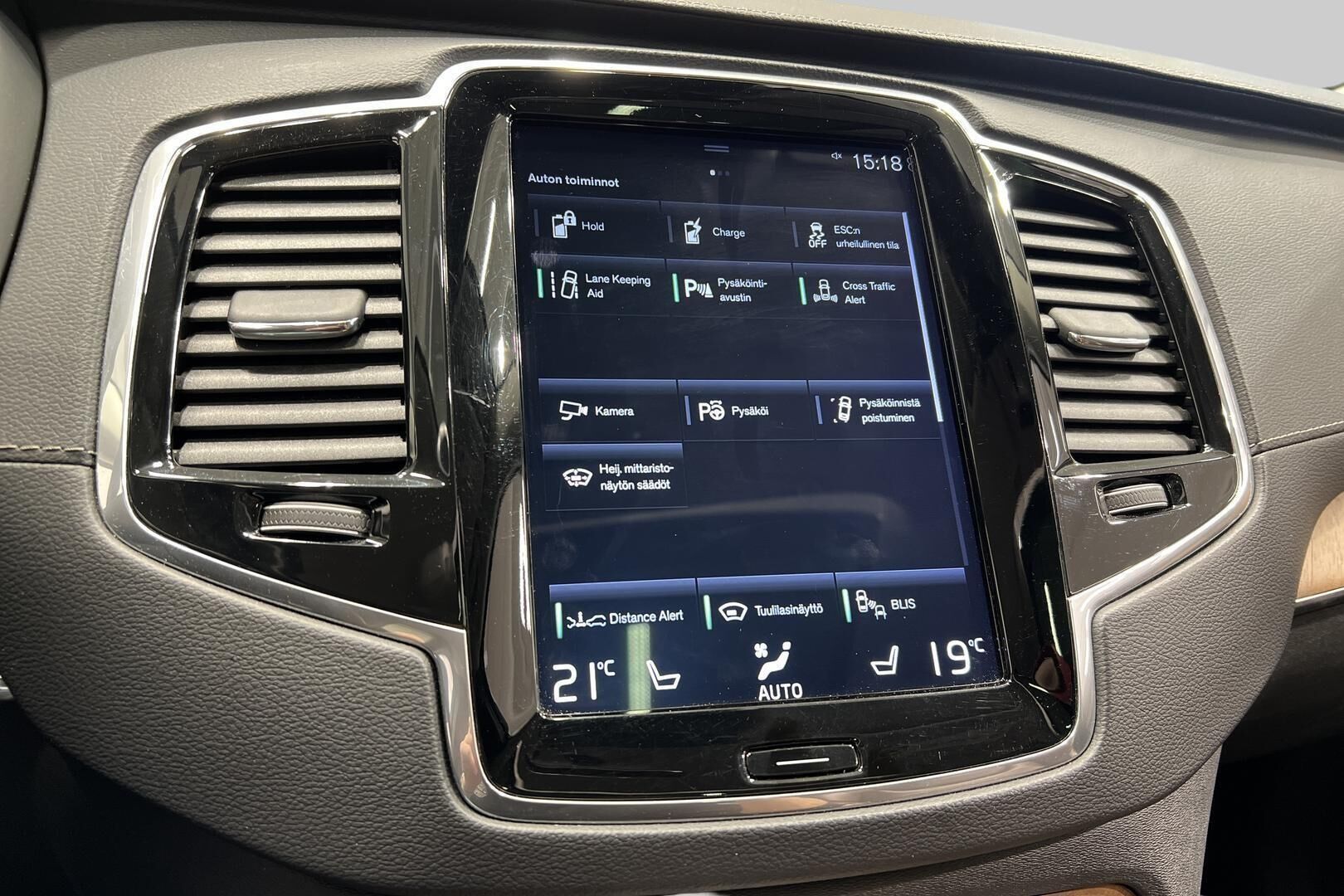 Volvo XC90 iso kuva 17