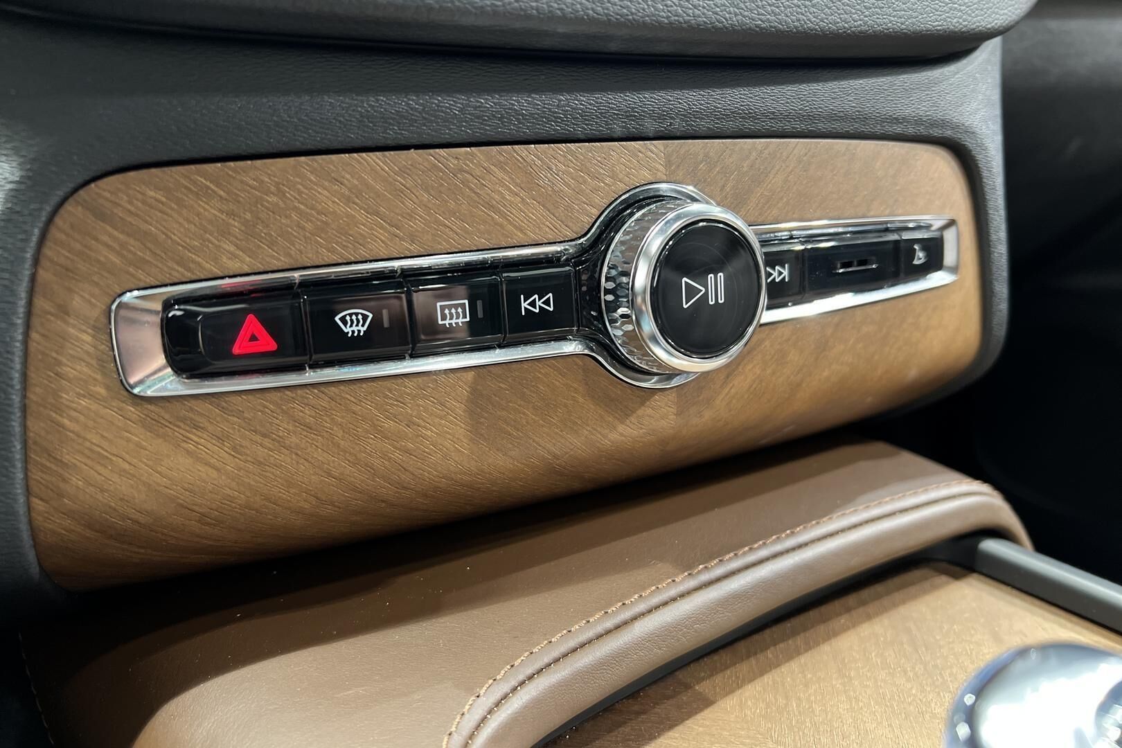 Volvo XC90 iso kuva 19