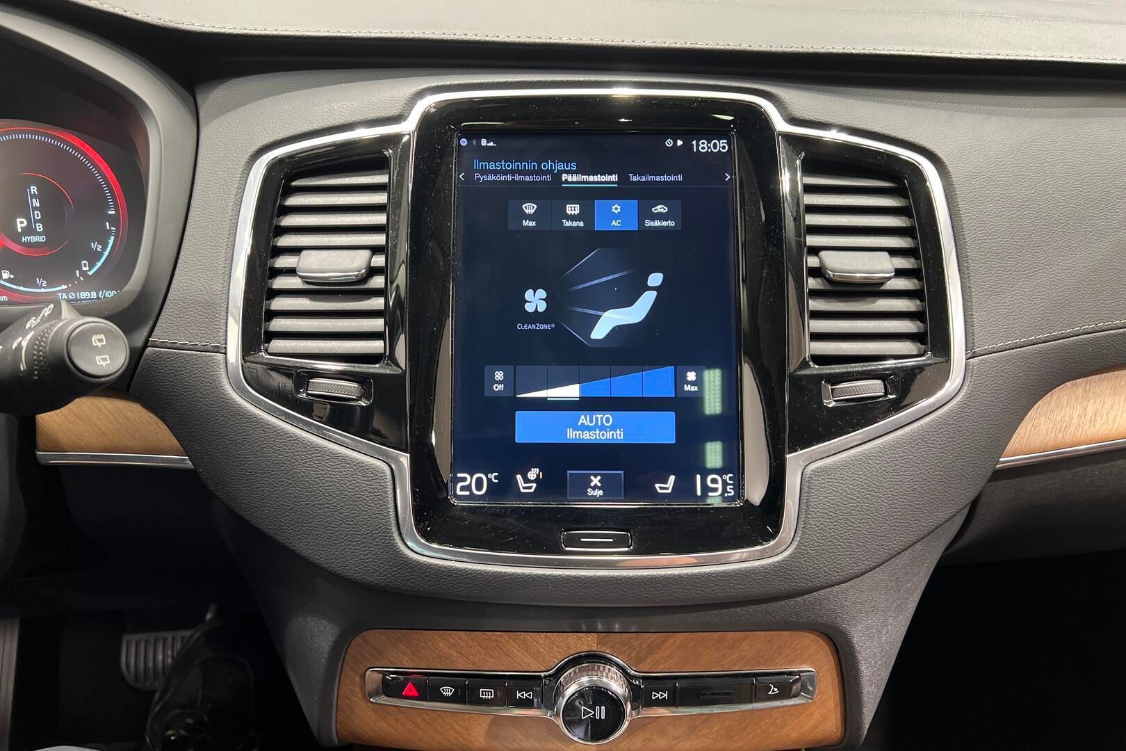 Volvo XC90 iso kuva 19