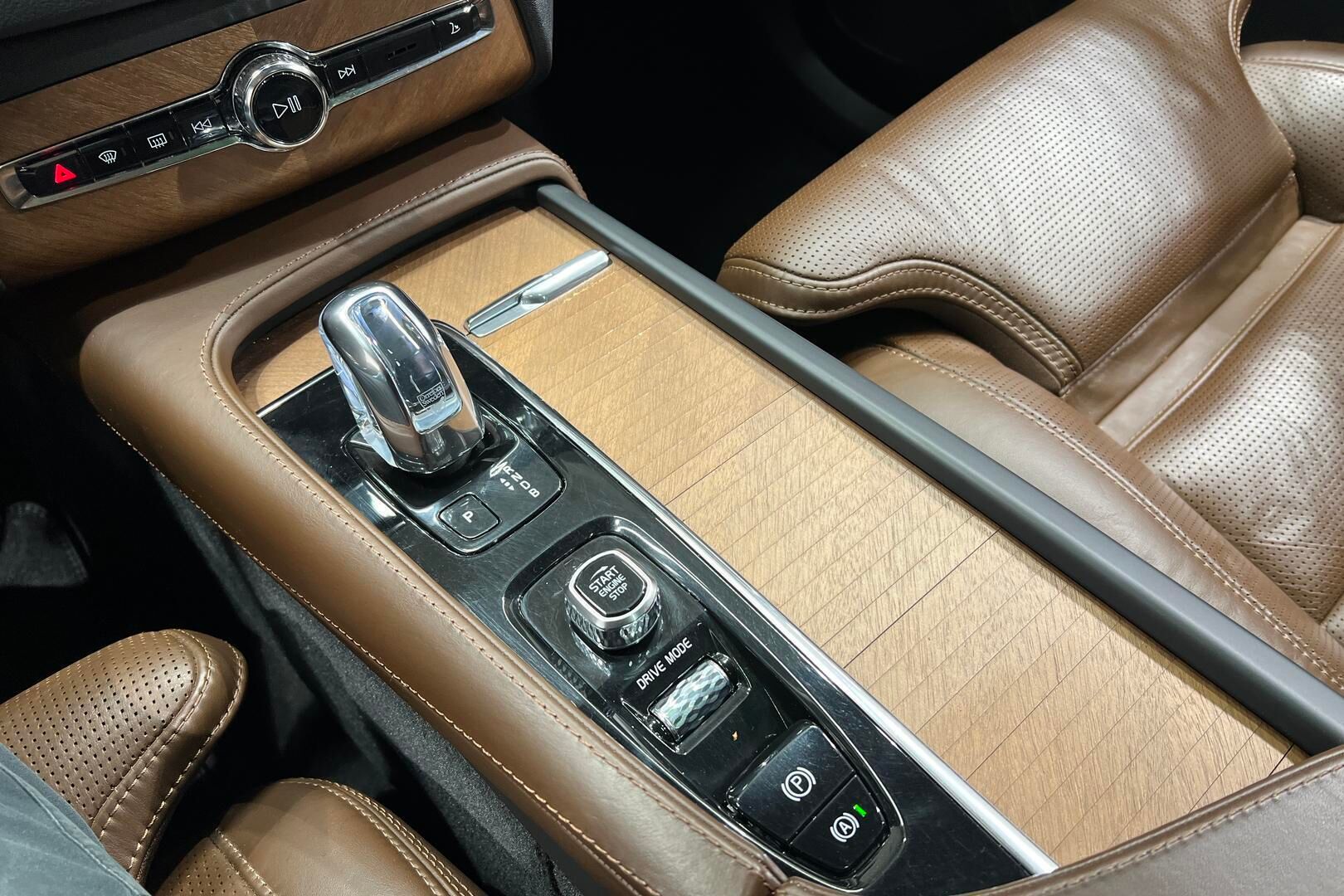 Volvo XC90 iso kuva 23