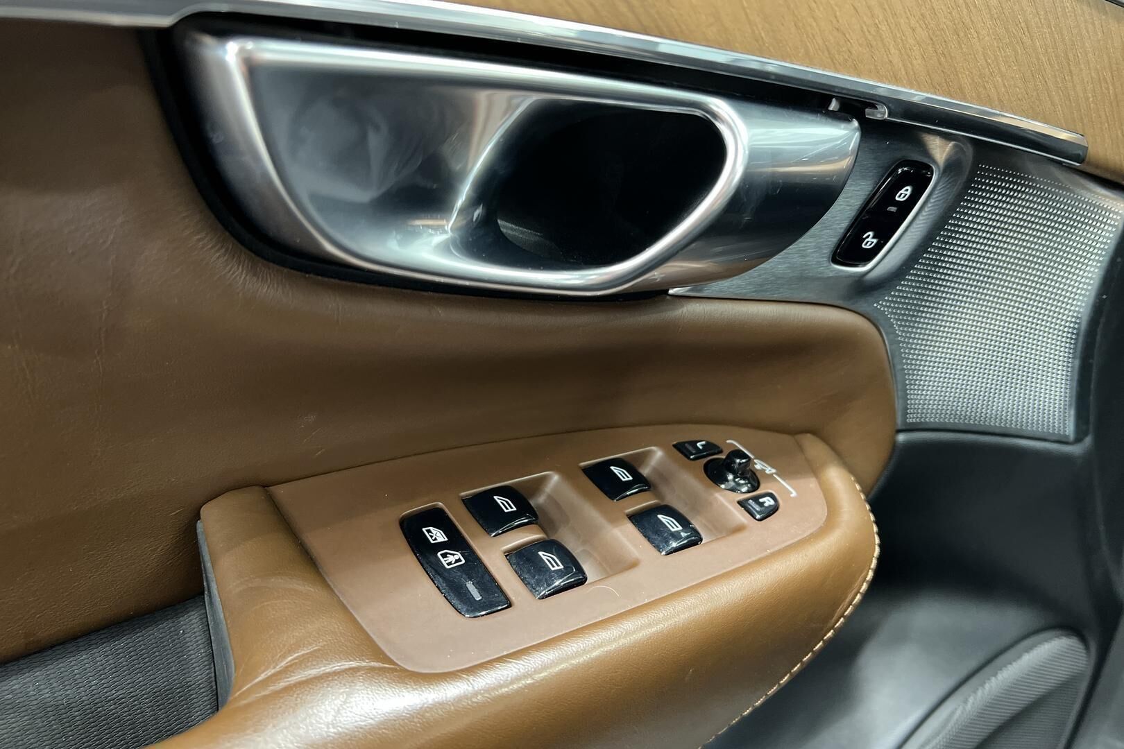 Volvo XC90 iso kuva 26