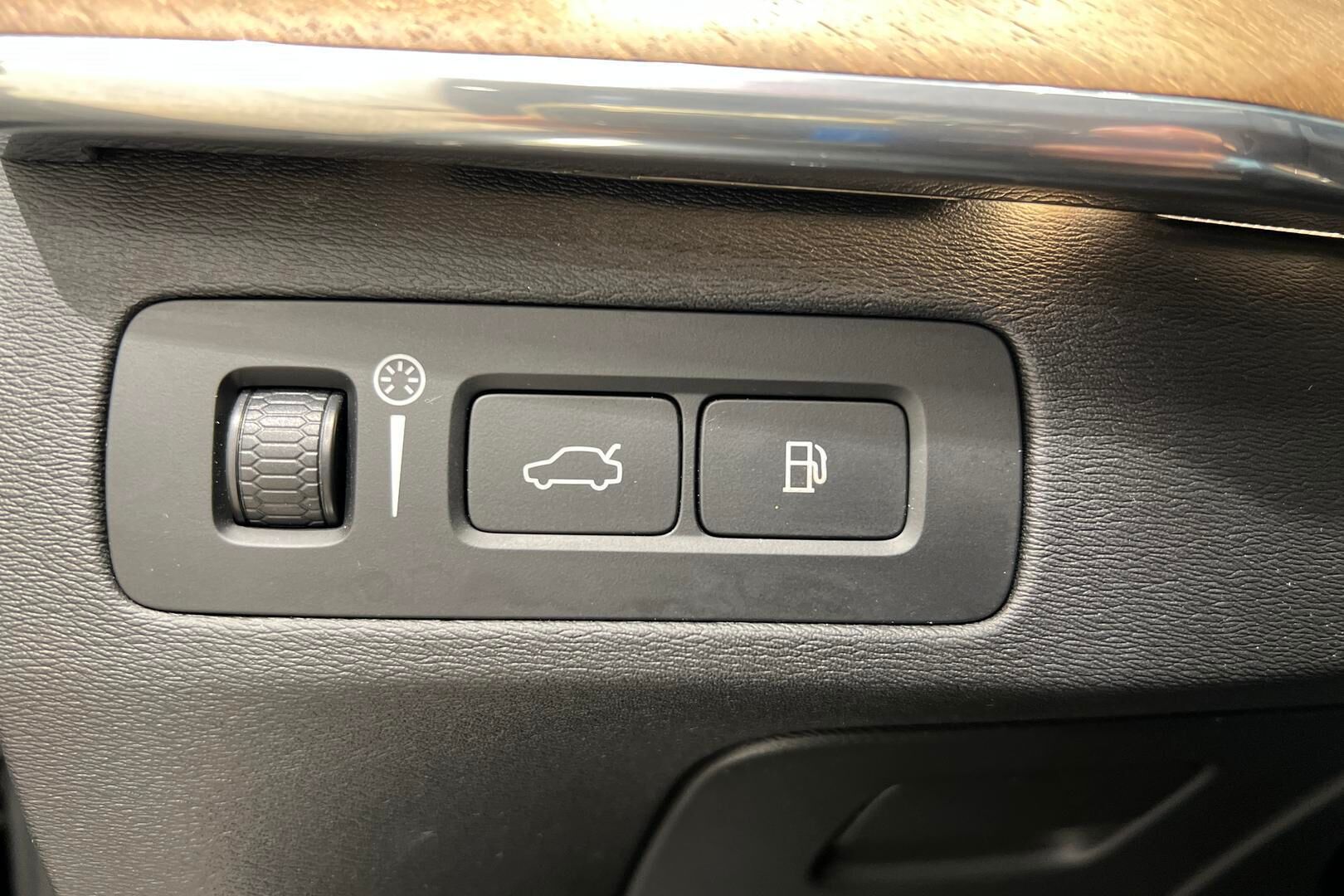 Volvo XC90 iso kuva 27