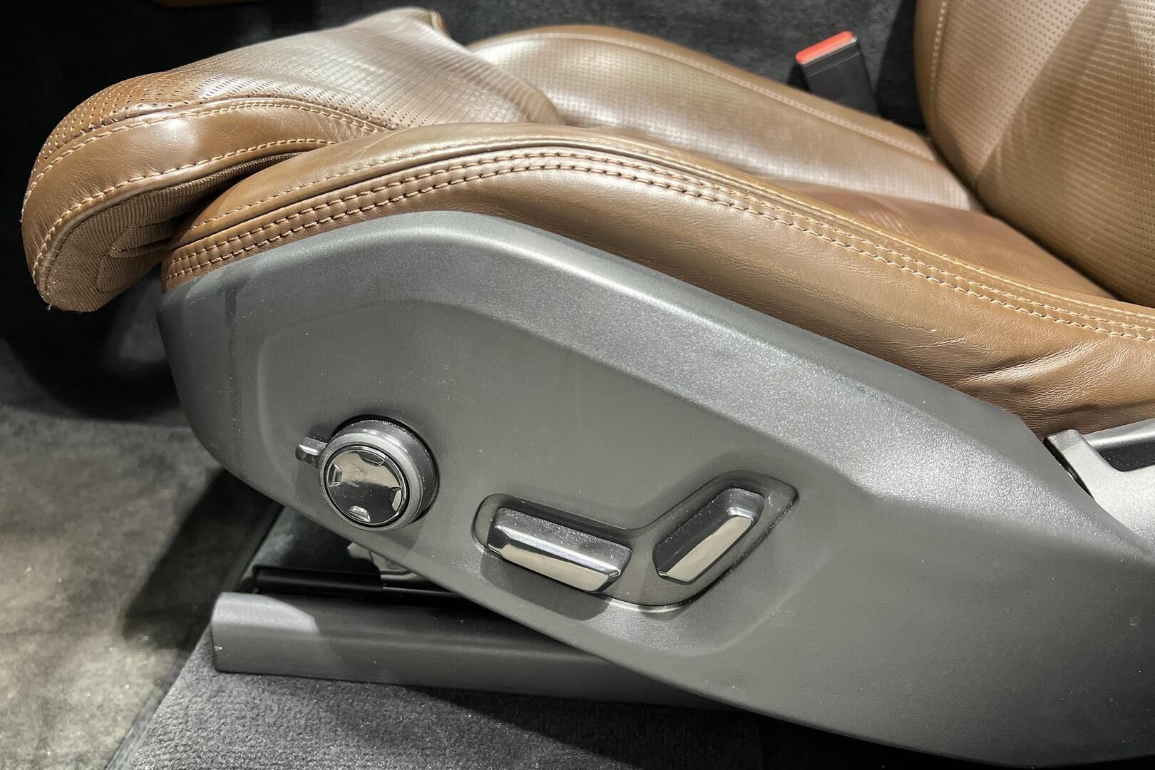 Volvo XC90 iso kuva 27