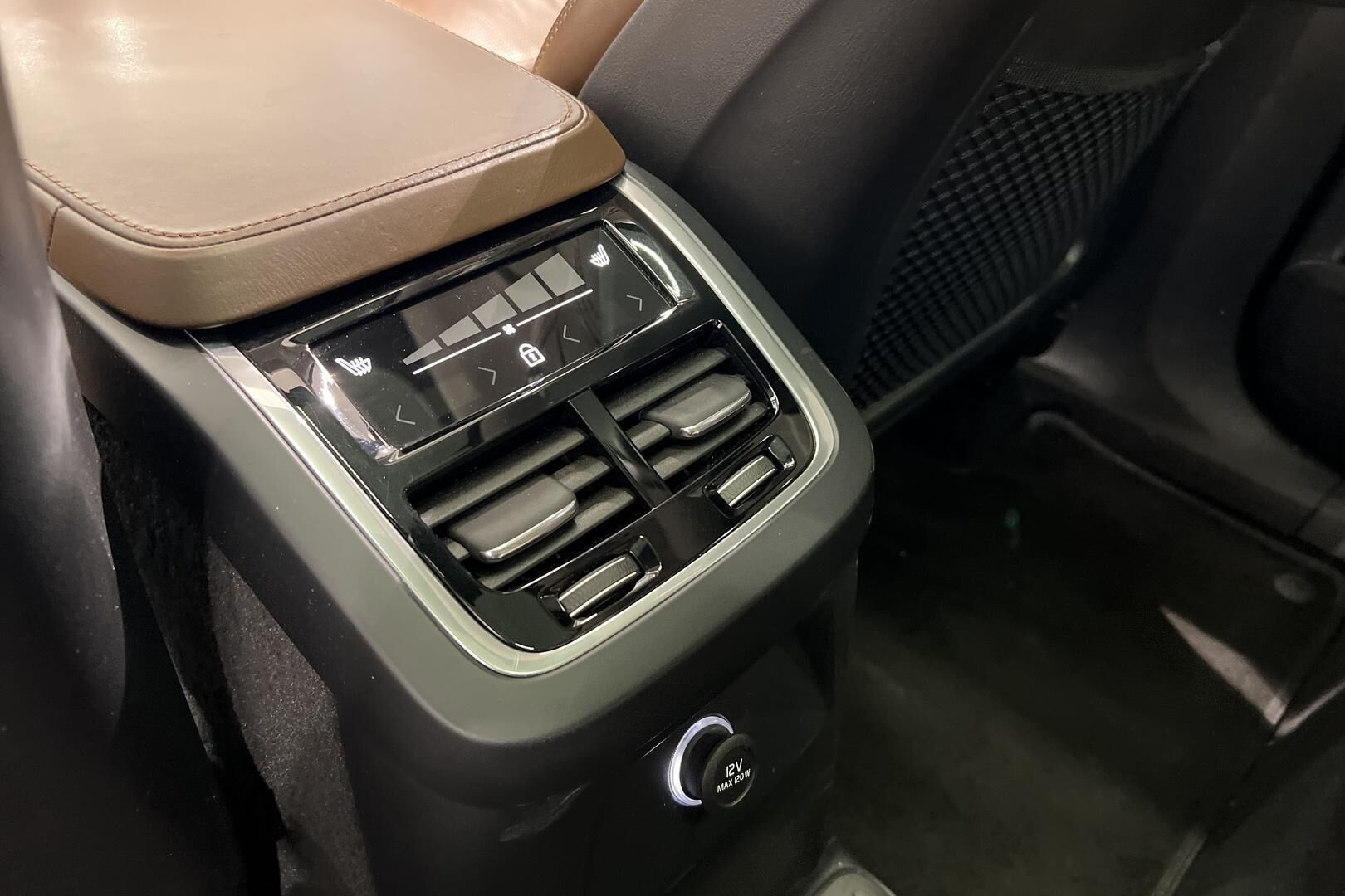 Volvo XC90 iso kuva 28