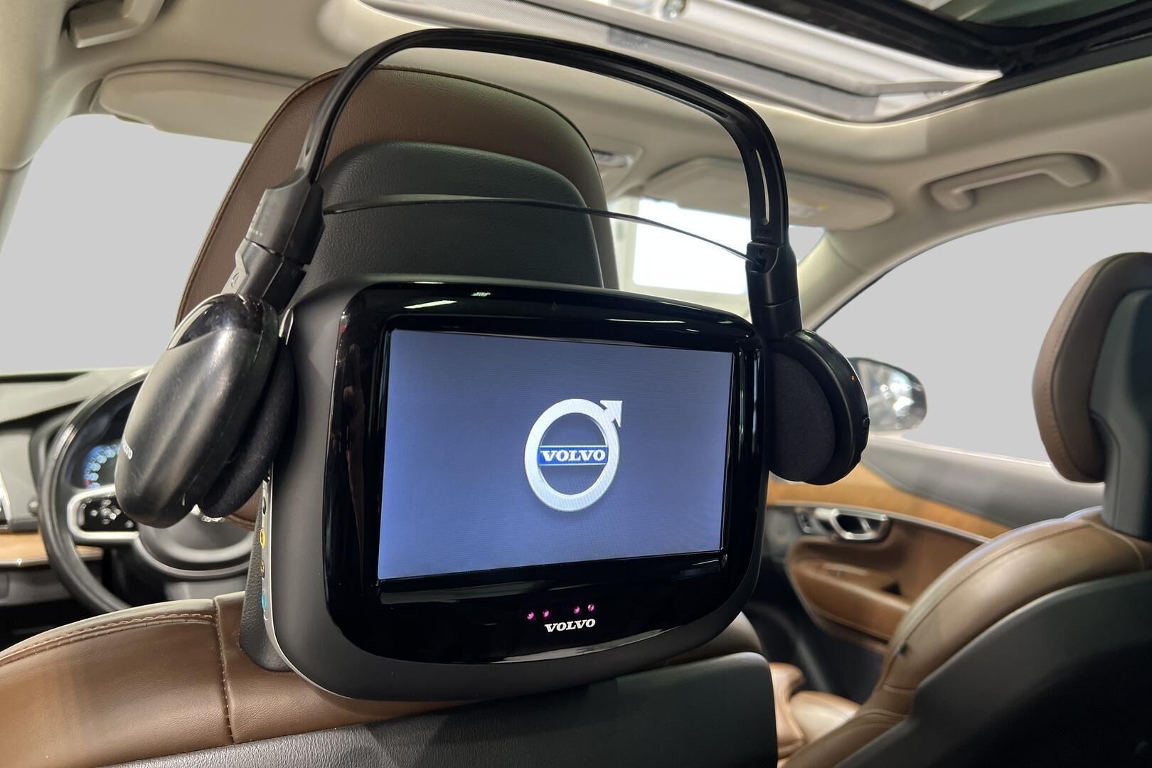 Volvo XC90 iso kuva 29