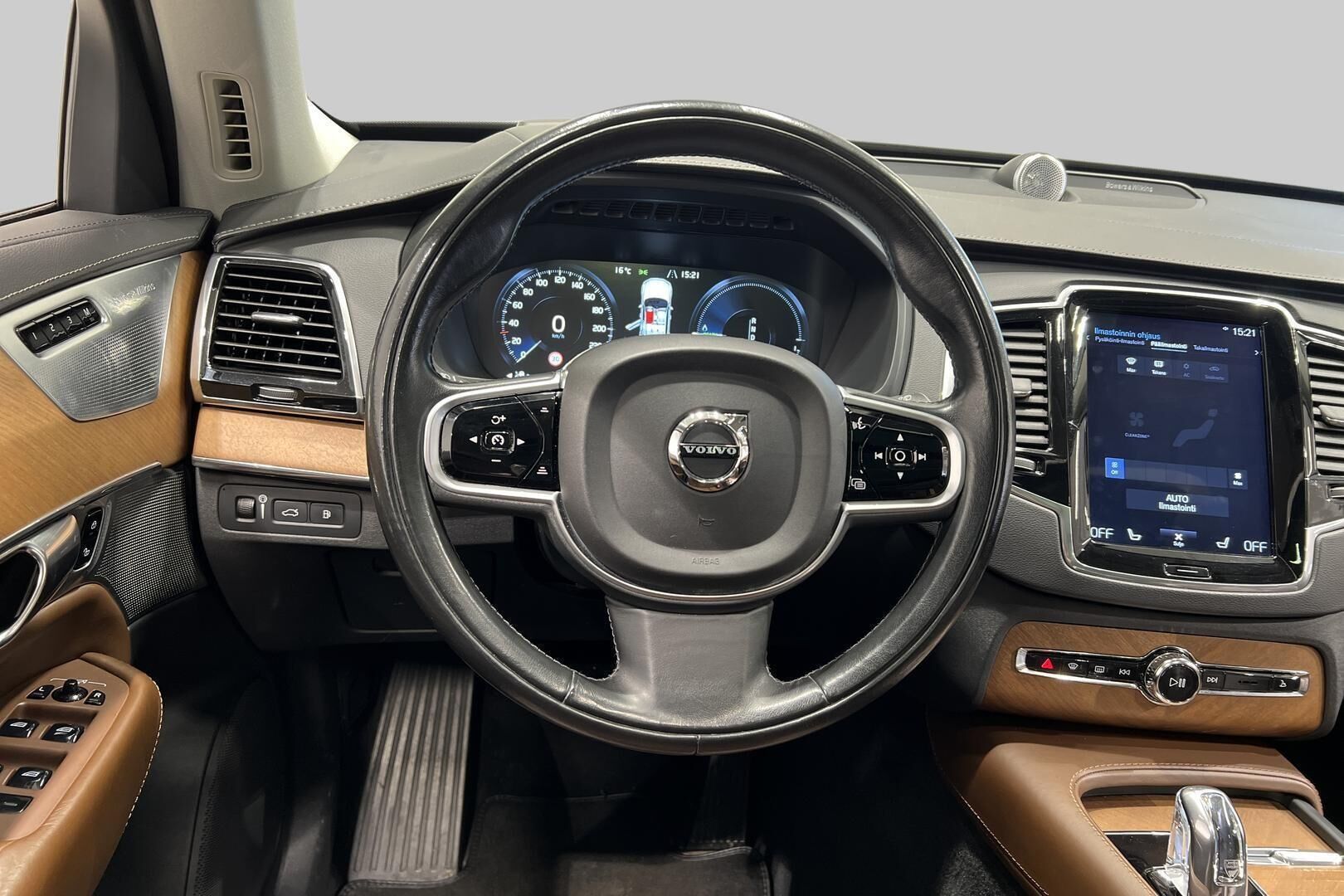 Volvo XC90 iso kuva 31
