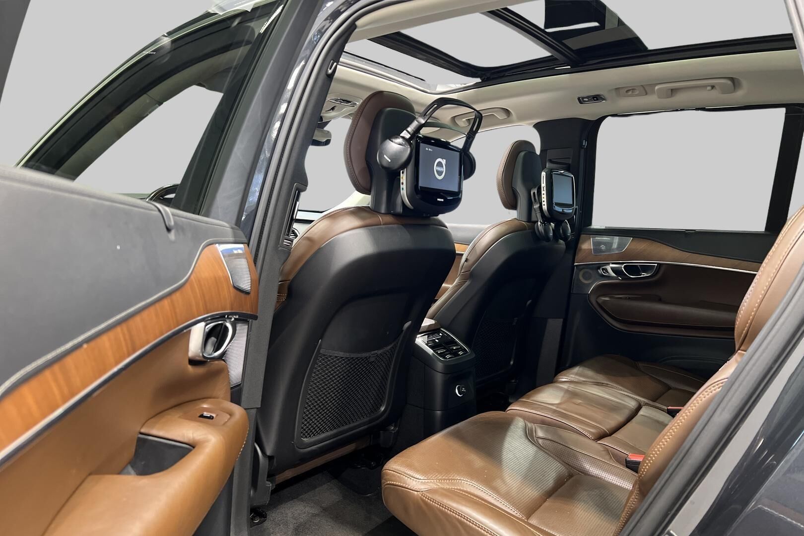 Volvo XC90 iso kuva 32